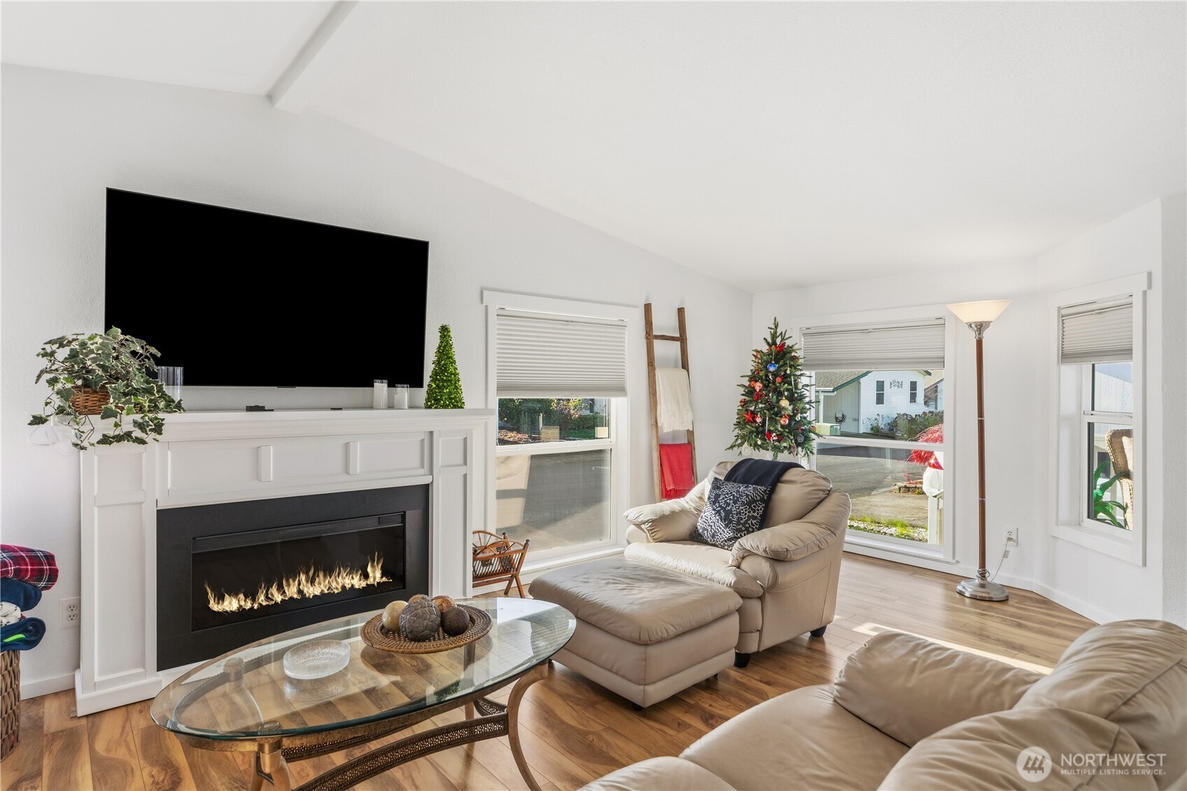 620 NE Saturn Lane , Bremerton, WA 98311