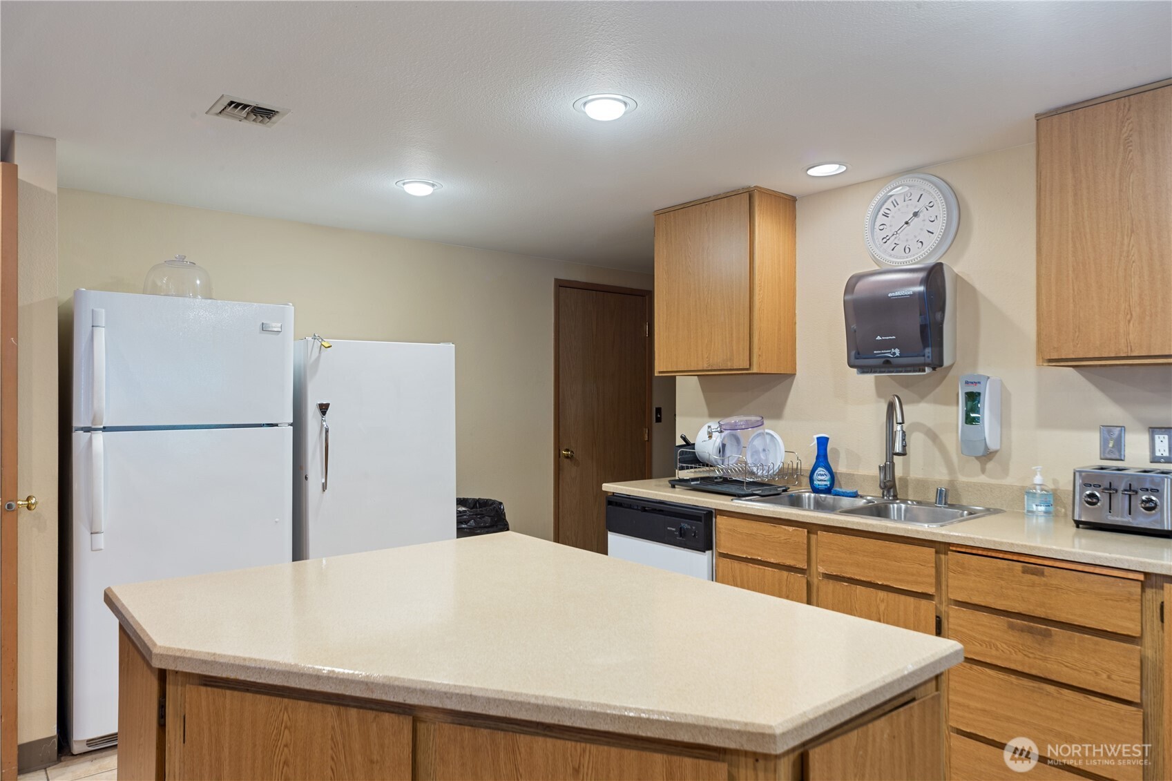 620 NE Saturn Lane , Bremerton, WA 98311