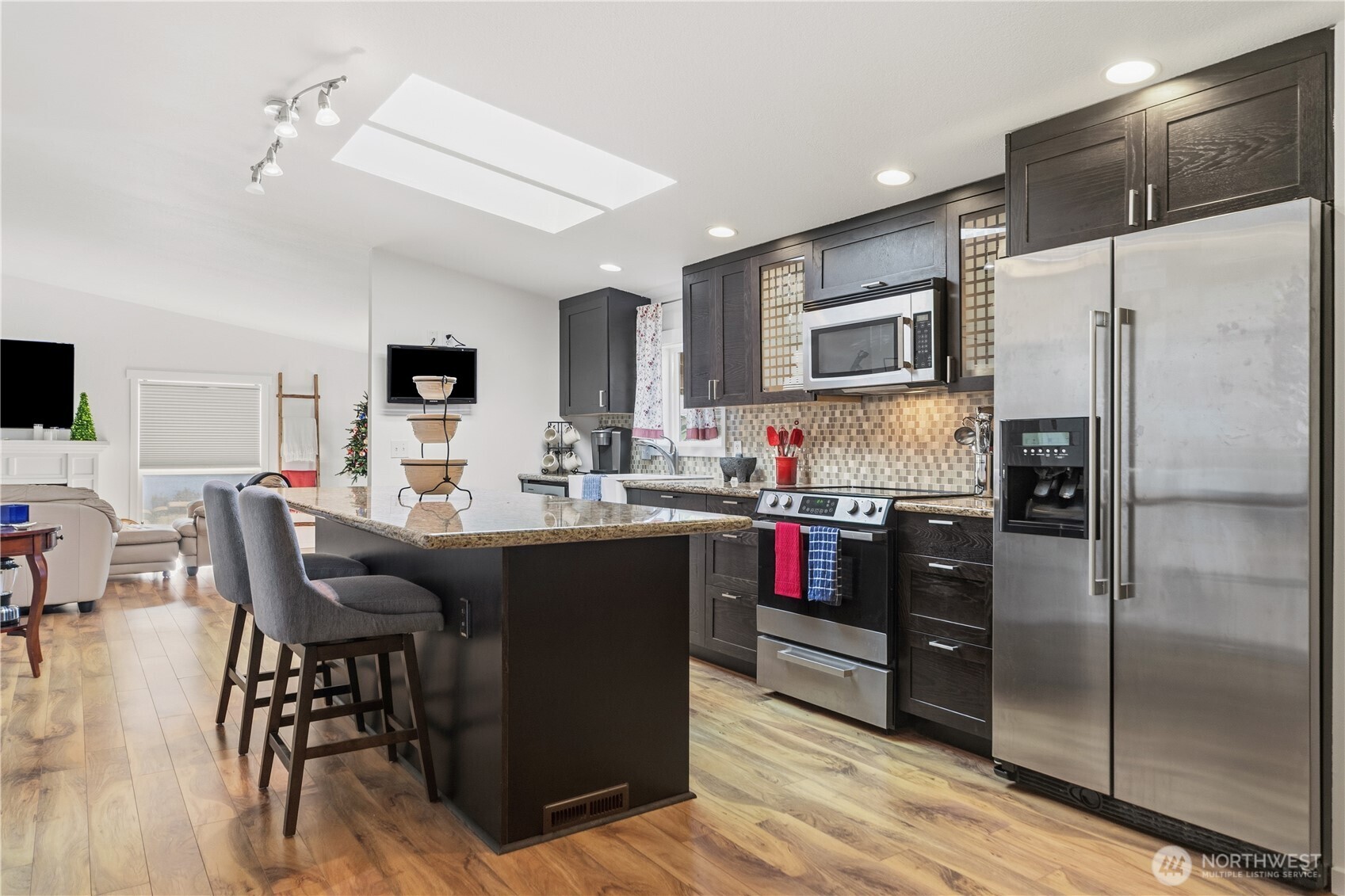 620 NE Saturn Lane , Bremerton, WA 98311