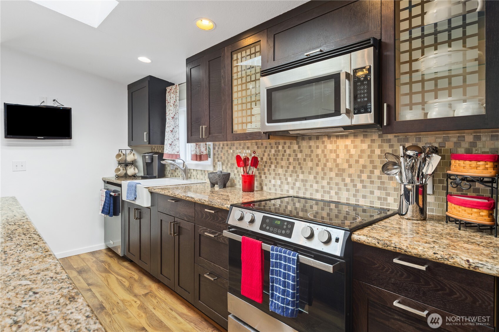 620 NE Saturn Lane , Bremerton, WA 98311