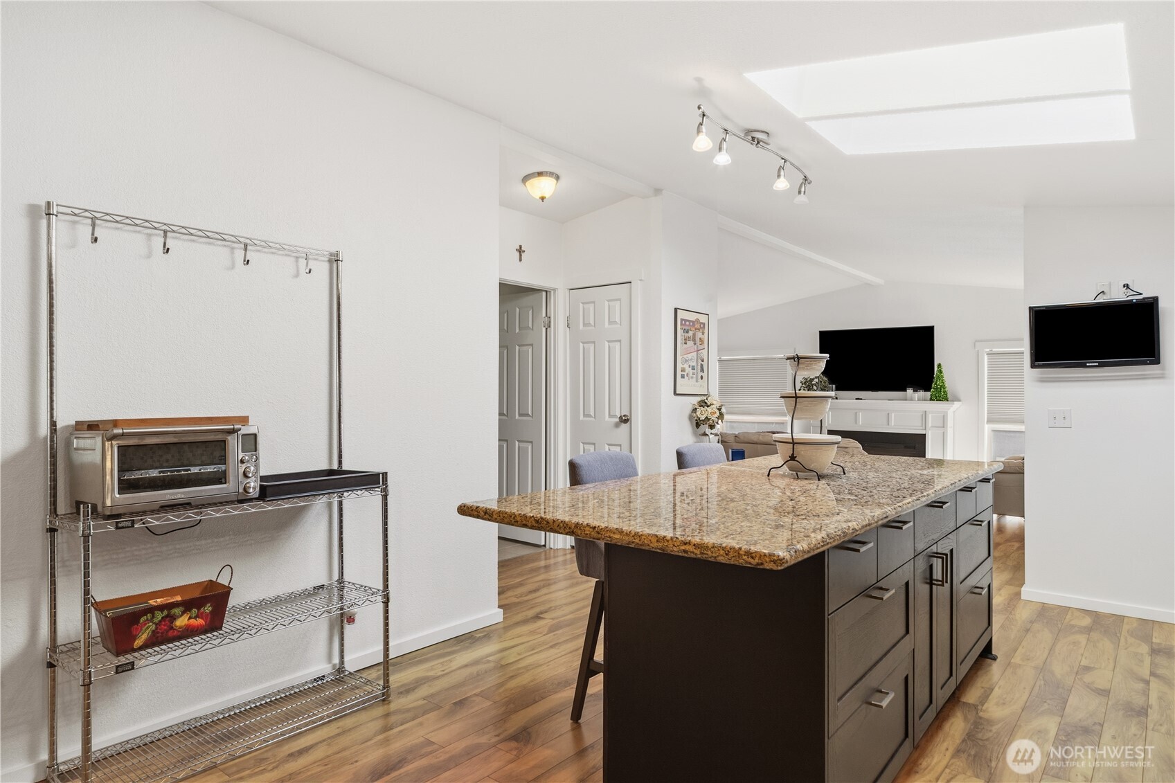 620 NE Saturn Lane , Bremerton, WA 98311