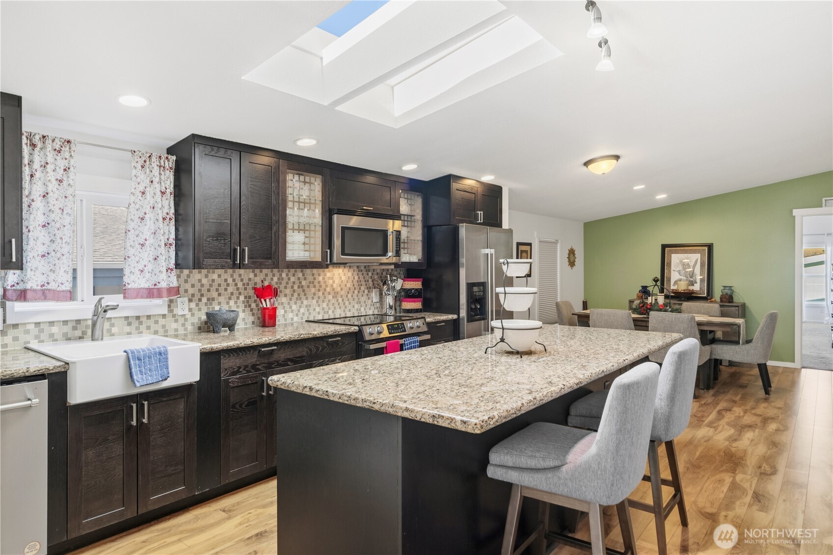 620 NE Saturn Lane , Bremerton, WA 98311