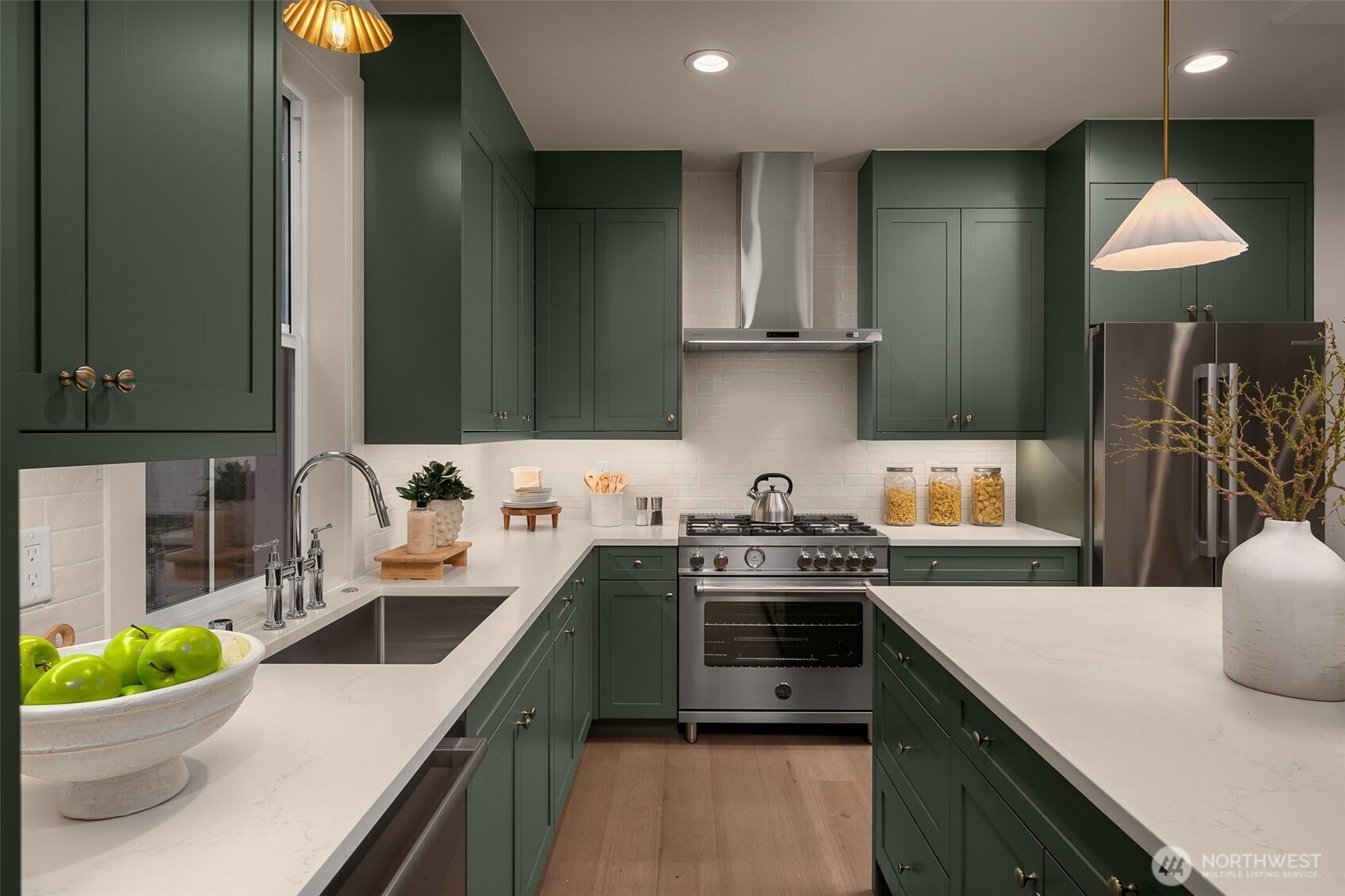 10612 NE 54th Lane , Kirkland, WA 98033