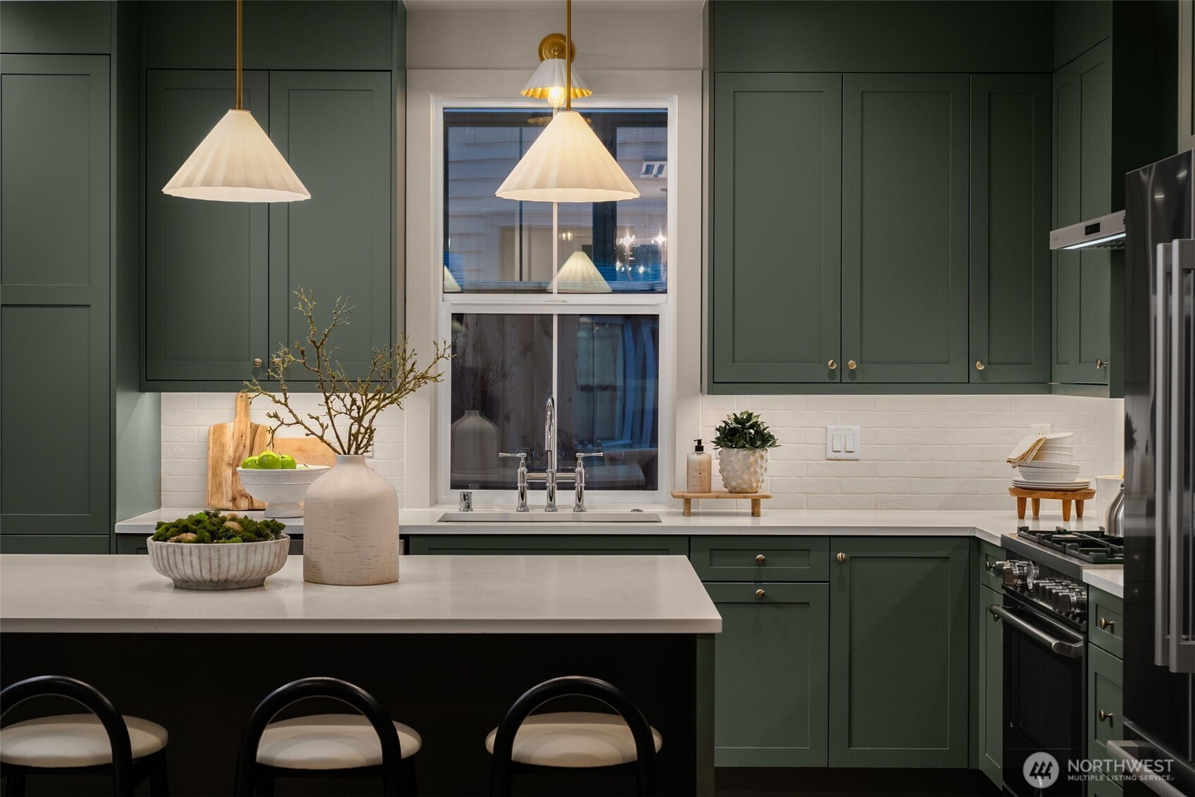 10612 NE 54th Lane , Kirkland, WA 98033