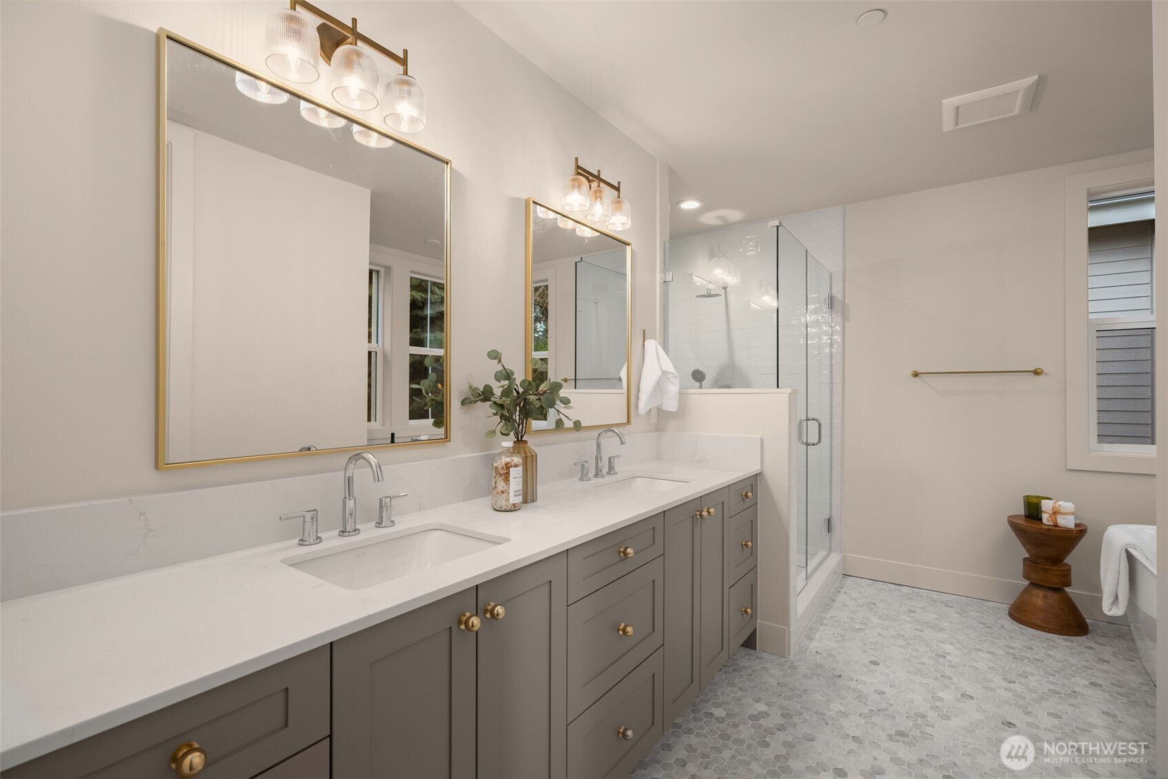 10612 NE 54th Lane , Kirkland, WA 98033