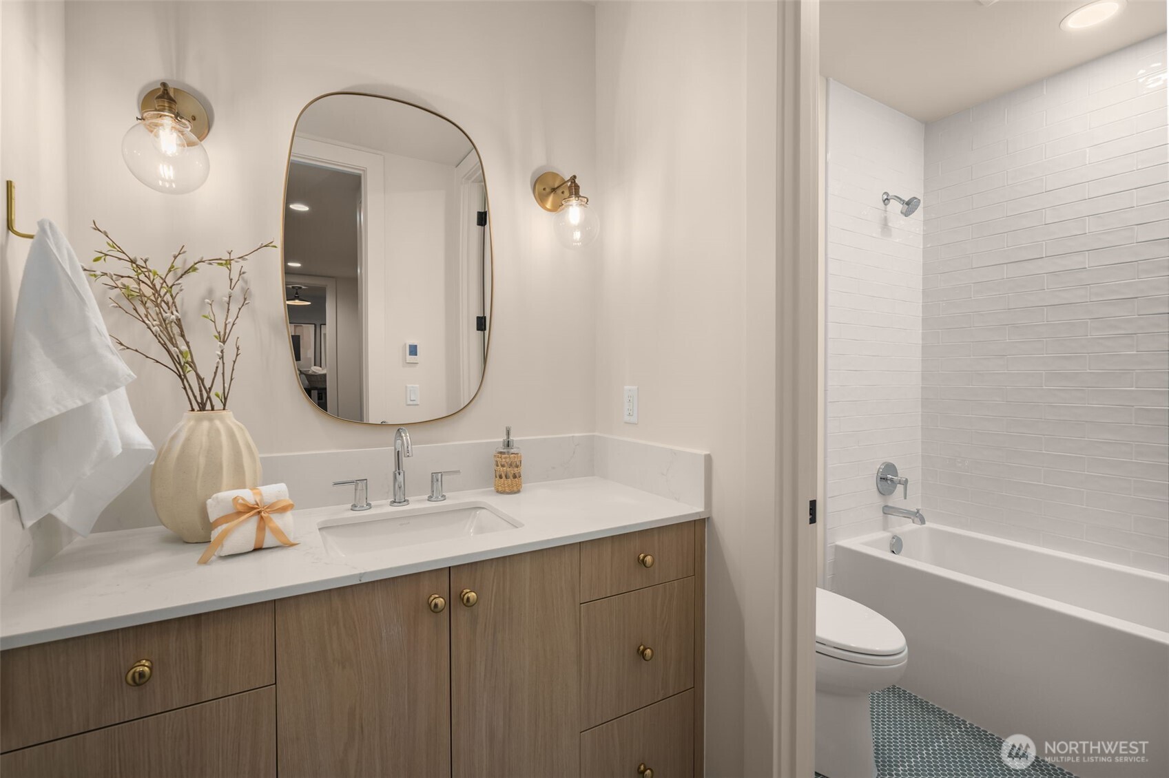 10612 NE 54th Lane , Kirkland, WA 98033