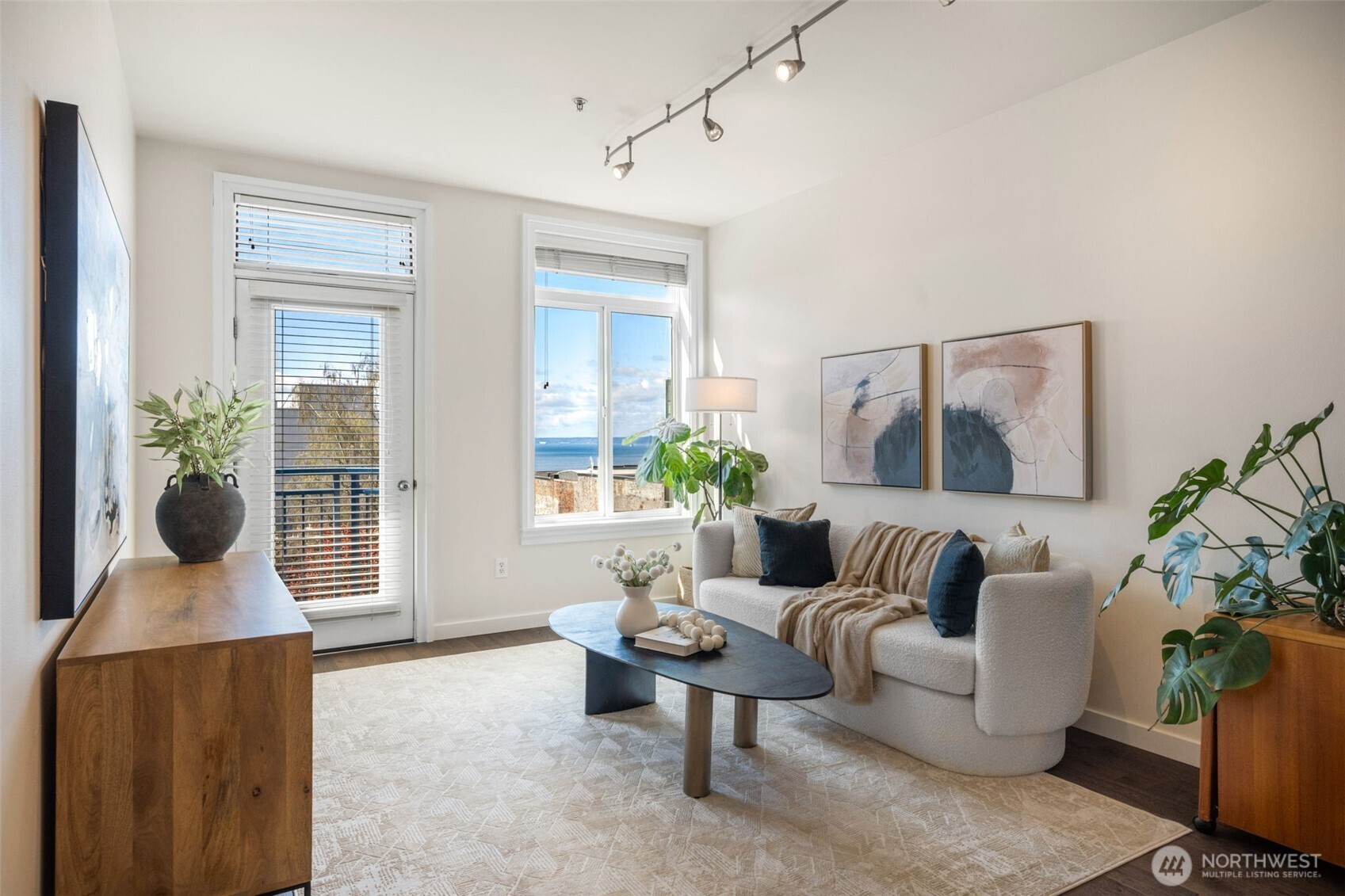 2414 1st Avenue #413, Seattle, WA 98121-1306