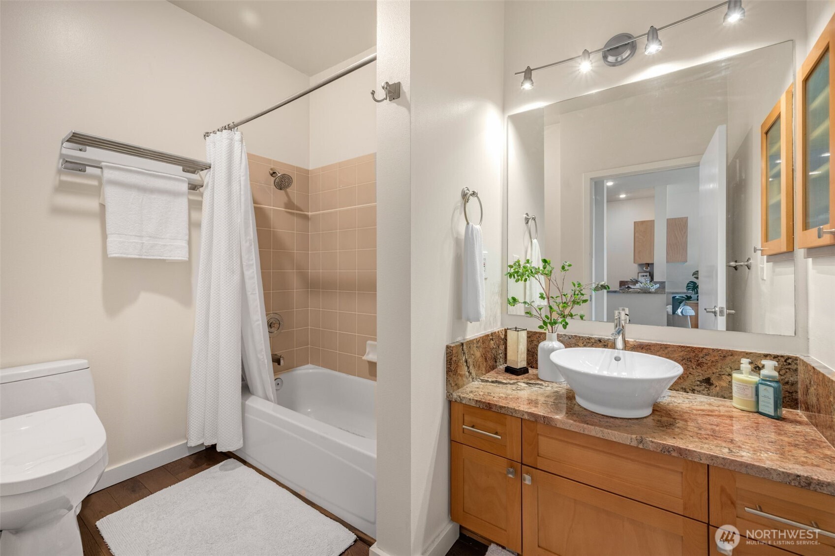 2414 1st Avenue #413, Seattle, WA 98121-1306