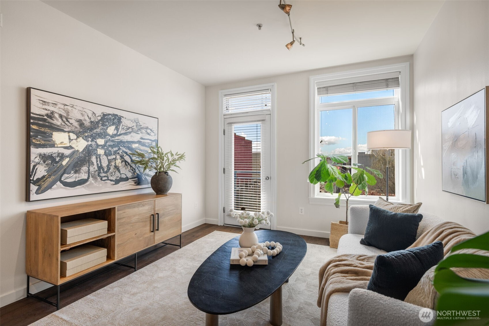 2414 1st Avenue #413, Seattle, WA 98121-1306