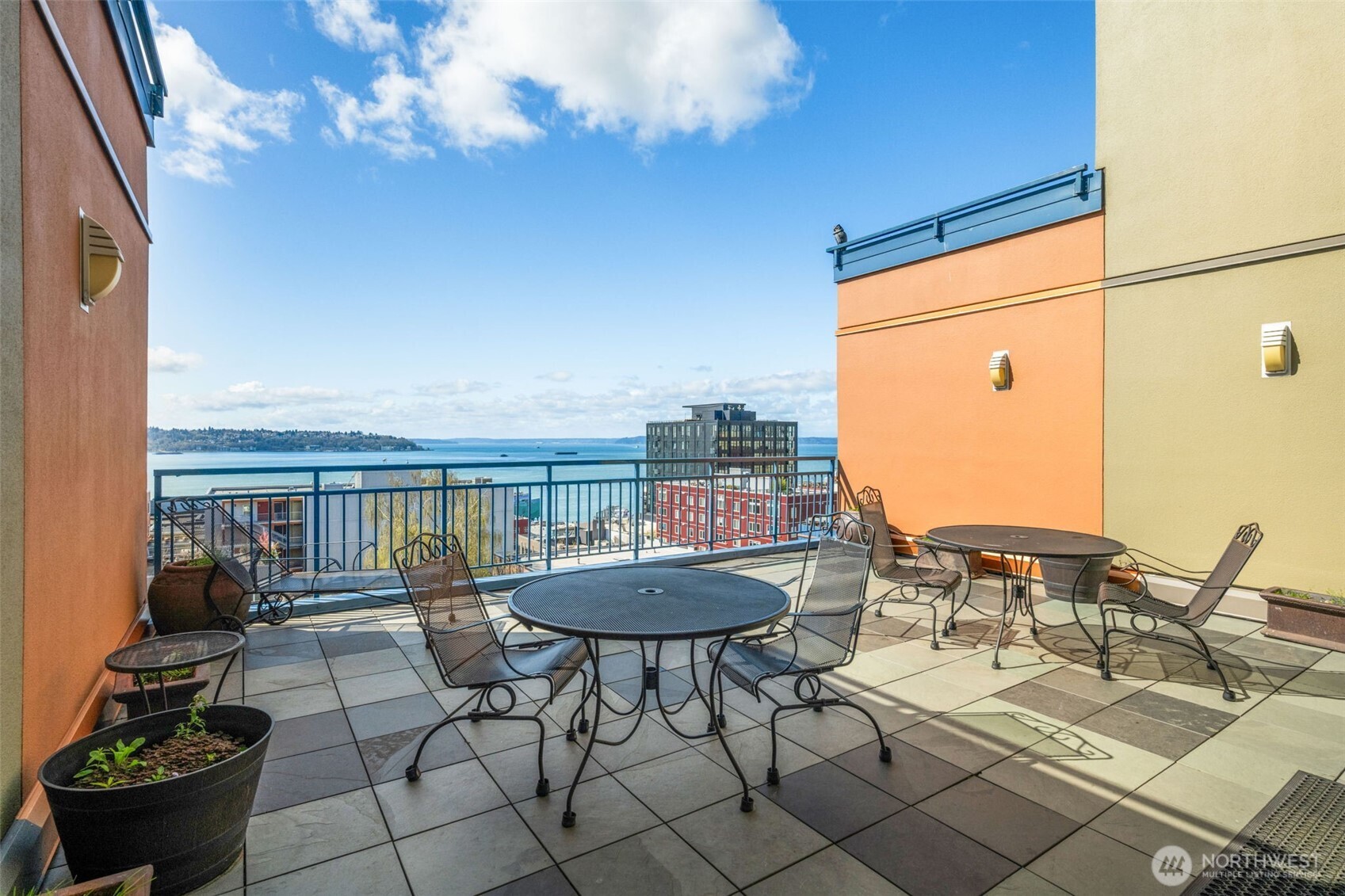 2414 1st Avenue #413, Seattle, WA 98121-1306