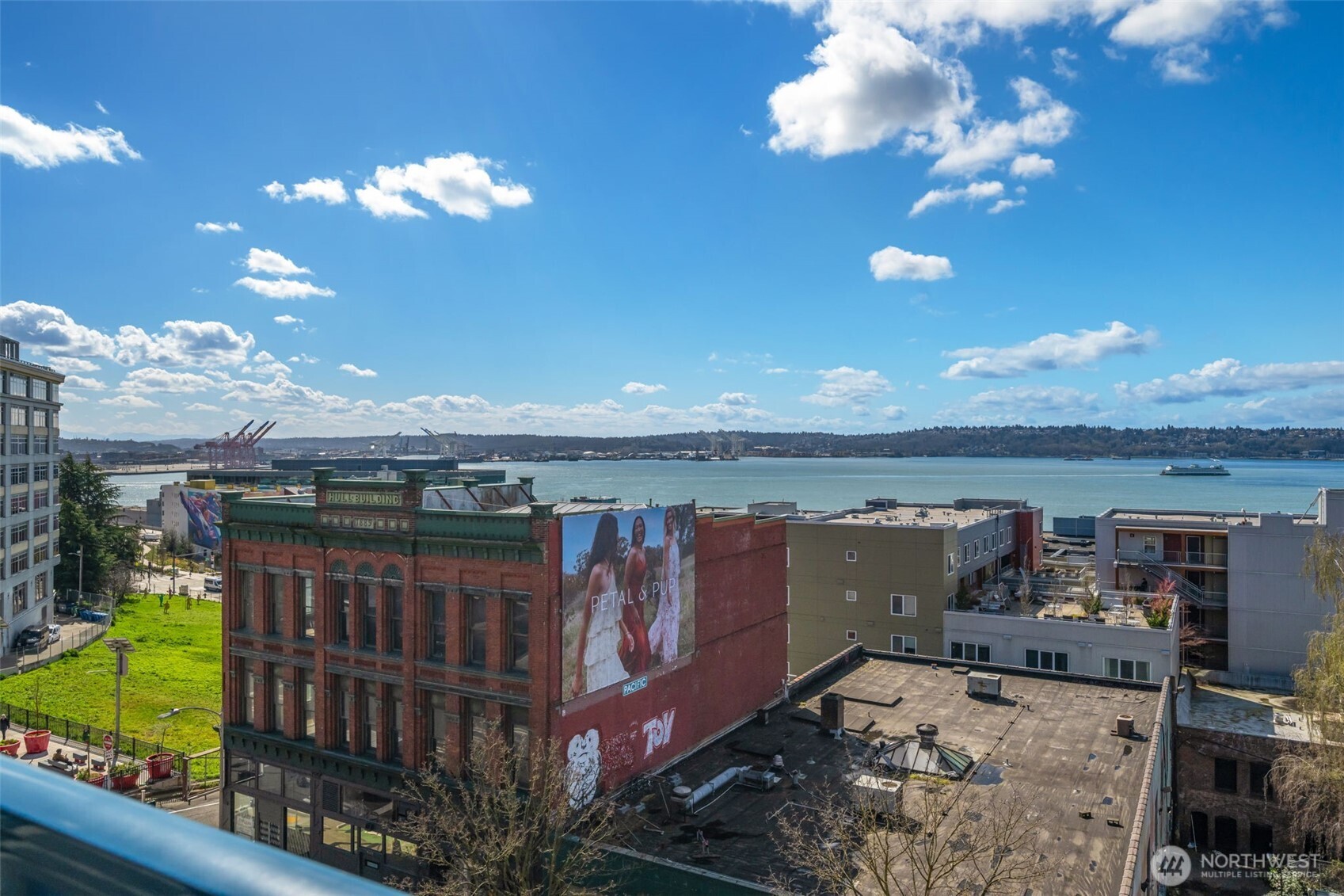 2414 1st Avenue #413, Seattle, WA 98121-1306