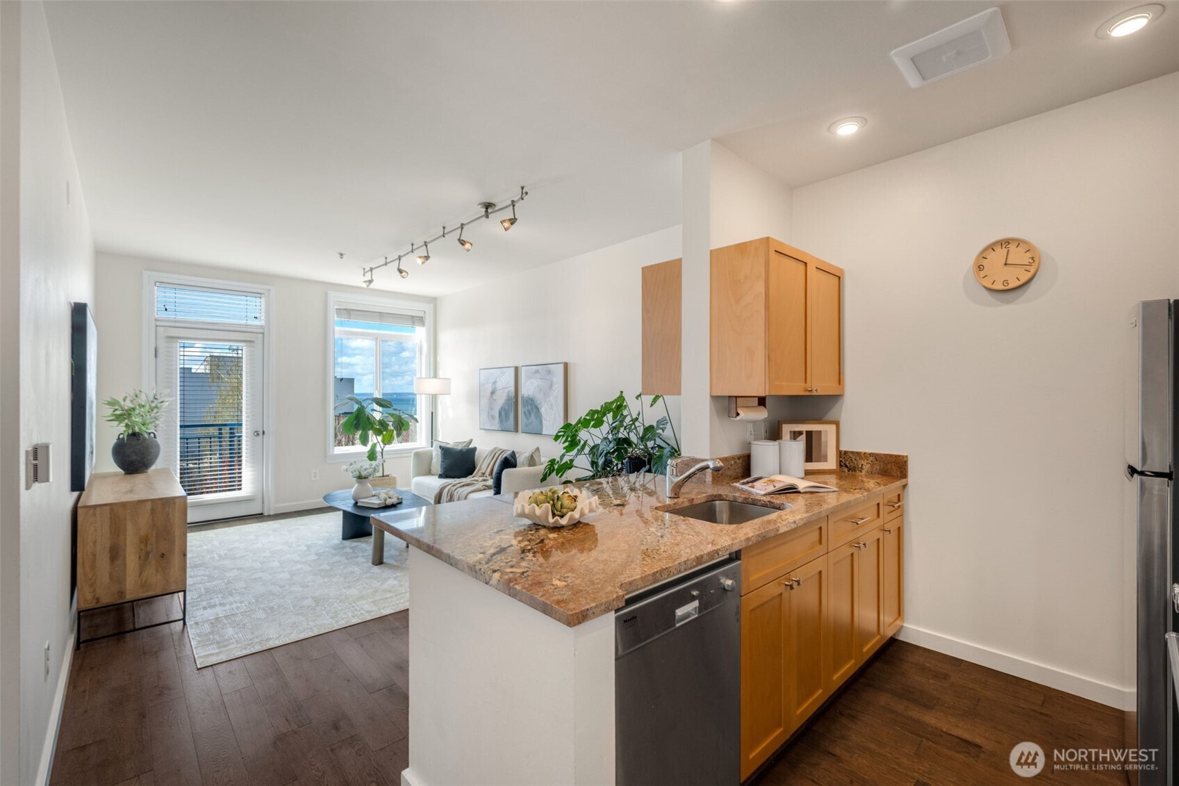 2414 1st Avenue #413, Seattle, WA 98121-1306