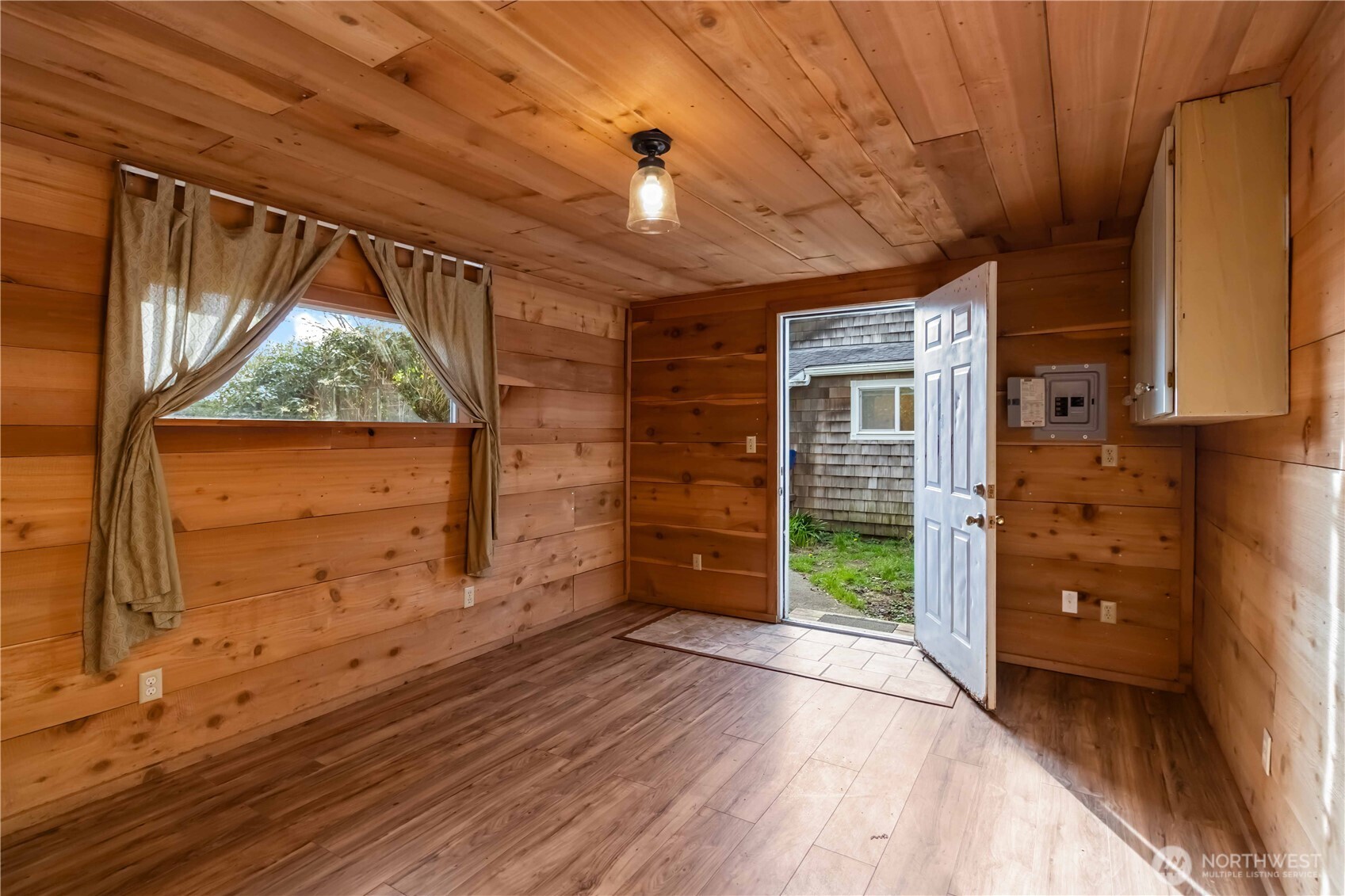 808 Pacific Avenue N, Long Beach, WA 98631