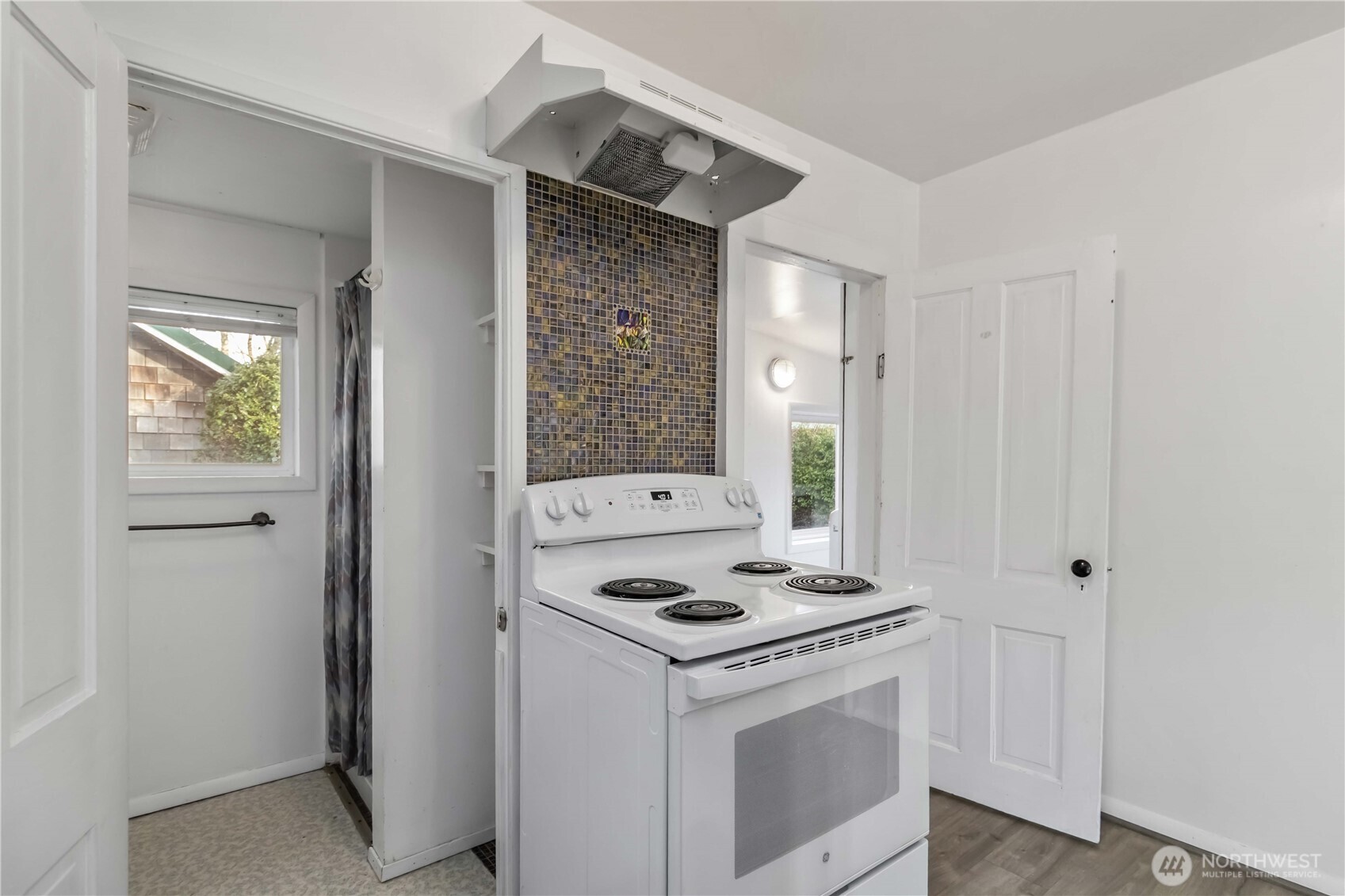 808 Pacific Avenue N, Long Beach, WA 98631