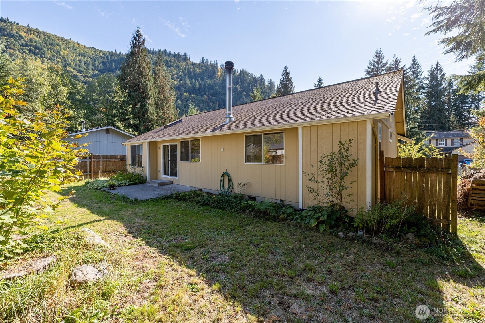 3001 Green Valley Drive , Maple Falls, WA 98266