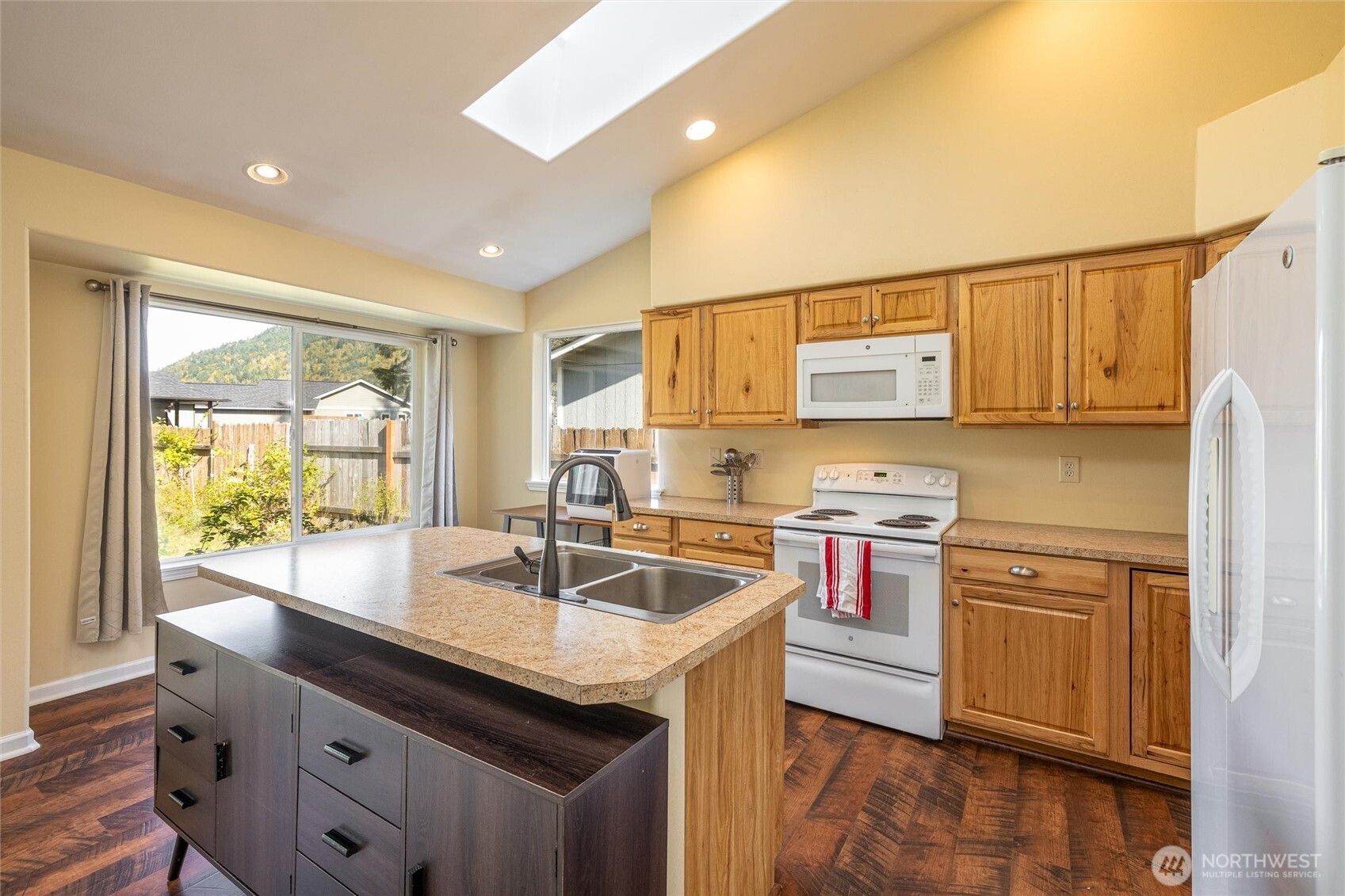 3001 Green Valley Drive , Maple Falls, WA 98266