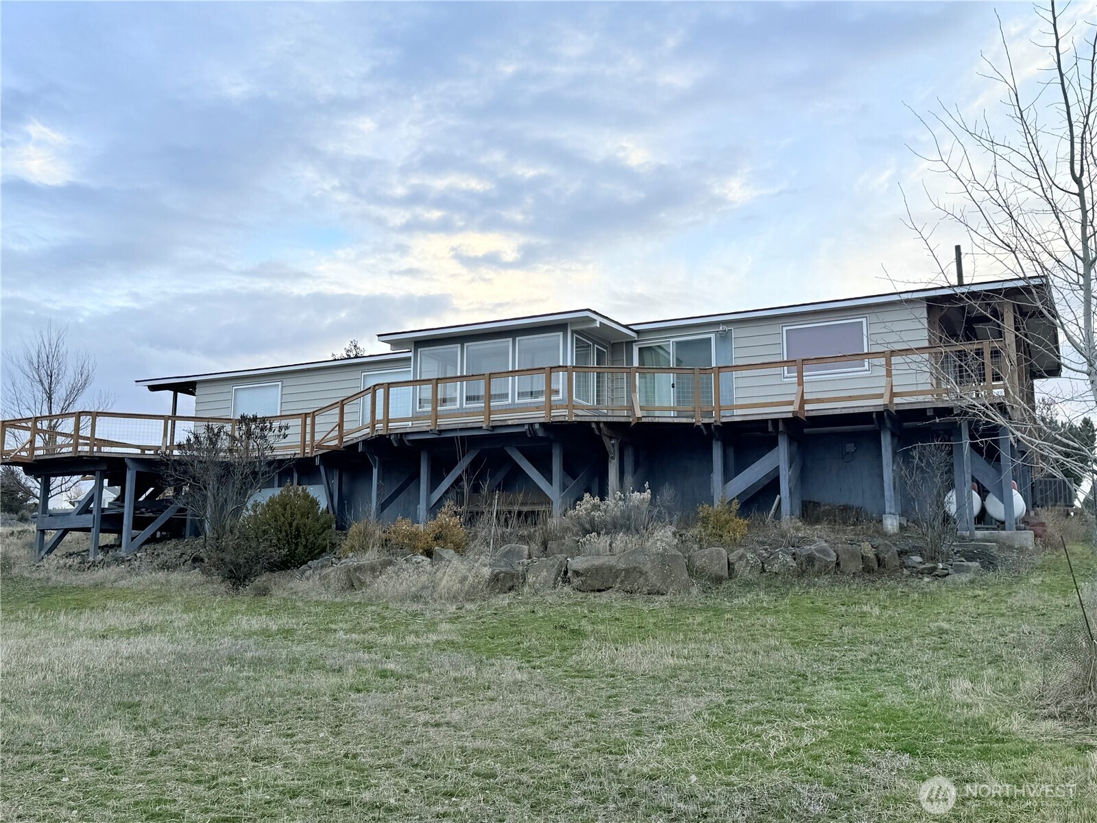 411 SW College Avenue , Wilbur, WA 99185