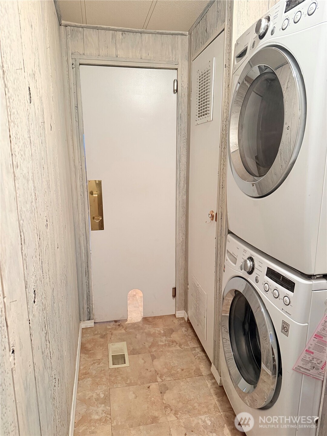 411 SW College Avenue , Wilbur, WA 99185