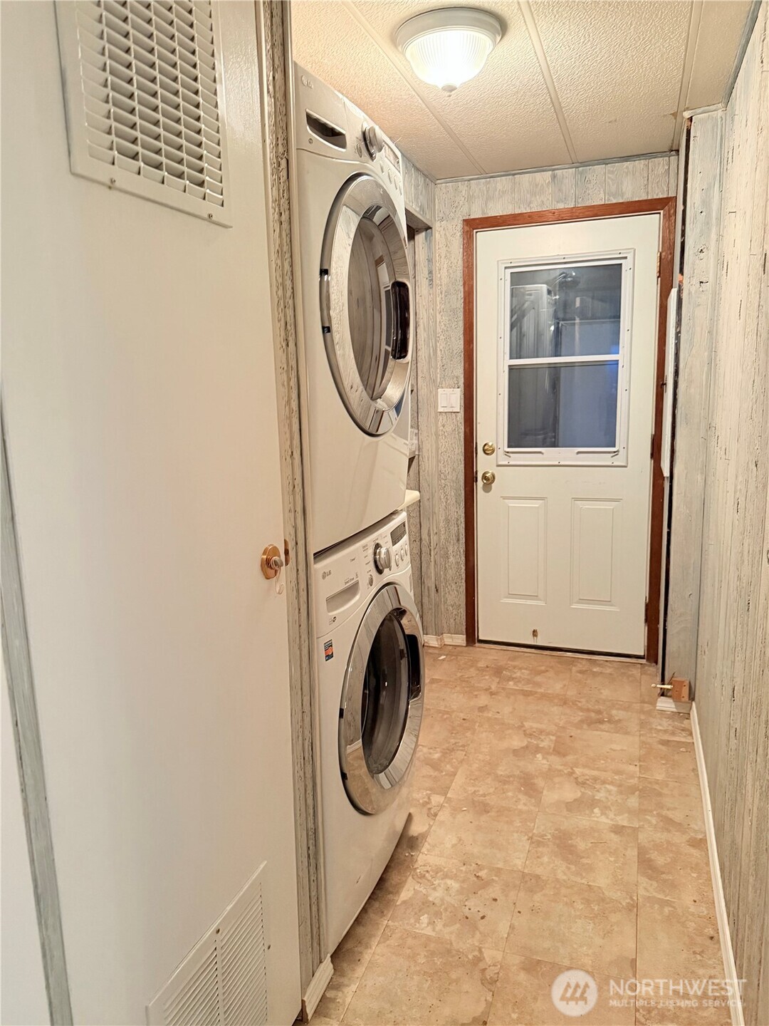 411 SW College Avenue , Wilbur, WA 99185