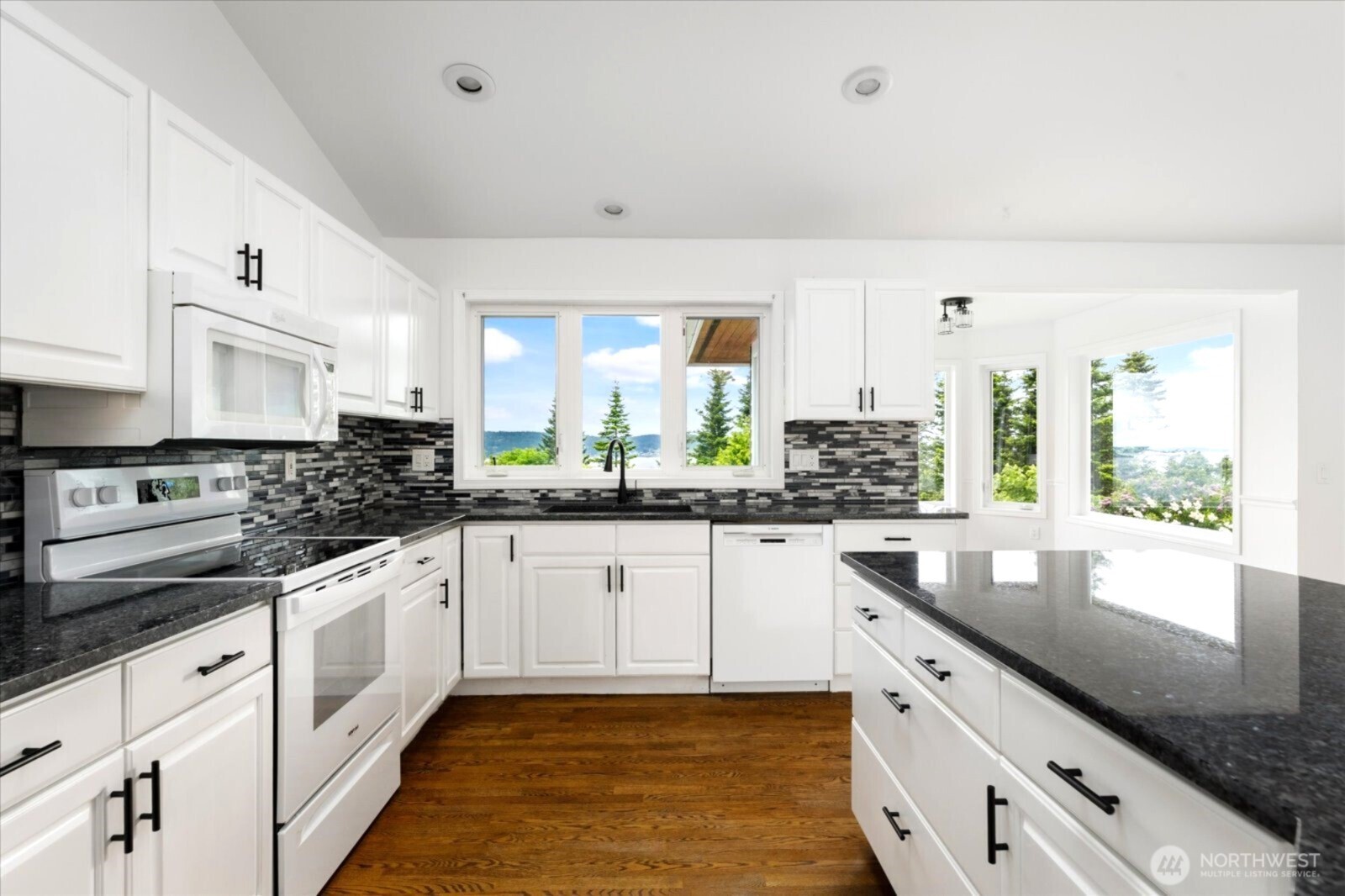 366 Samanthia Lane , Camano Island, WA 98282