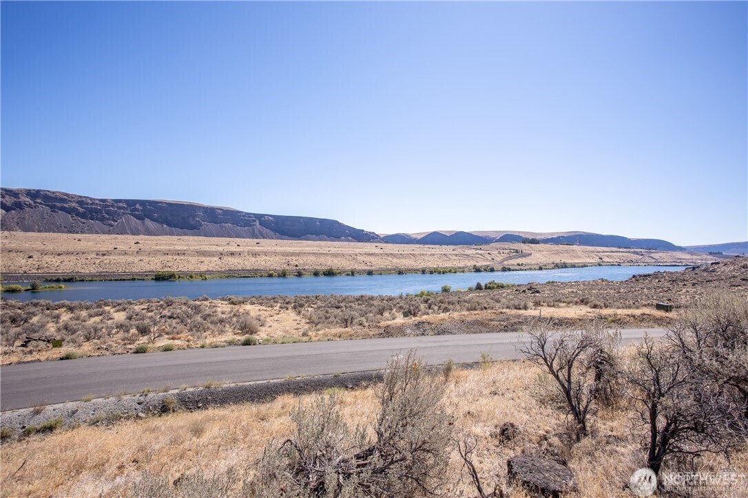 600 Ravens Home Lane , Malaga, WA 98828