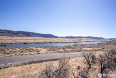 600 Ravens Home Lane , Malaga, WA 98828 - Photo 2