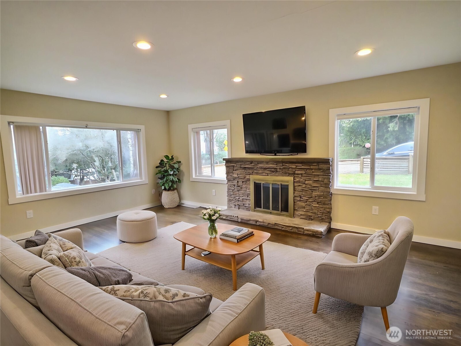 9827 8th Avenue NE, Seattle, WA 98115