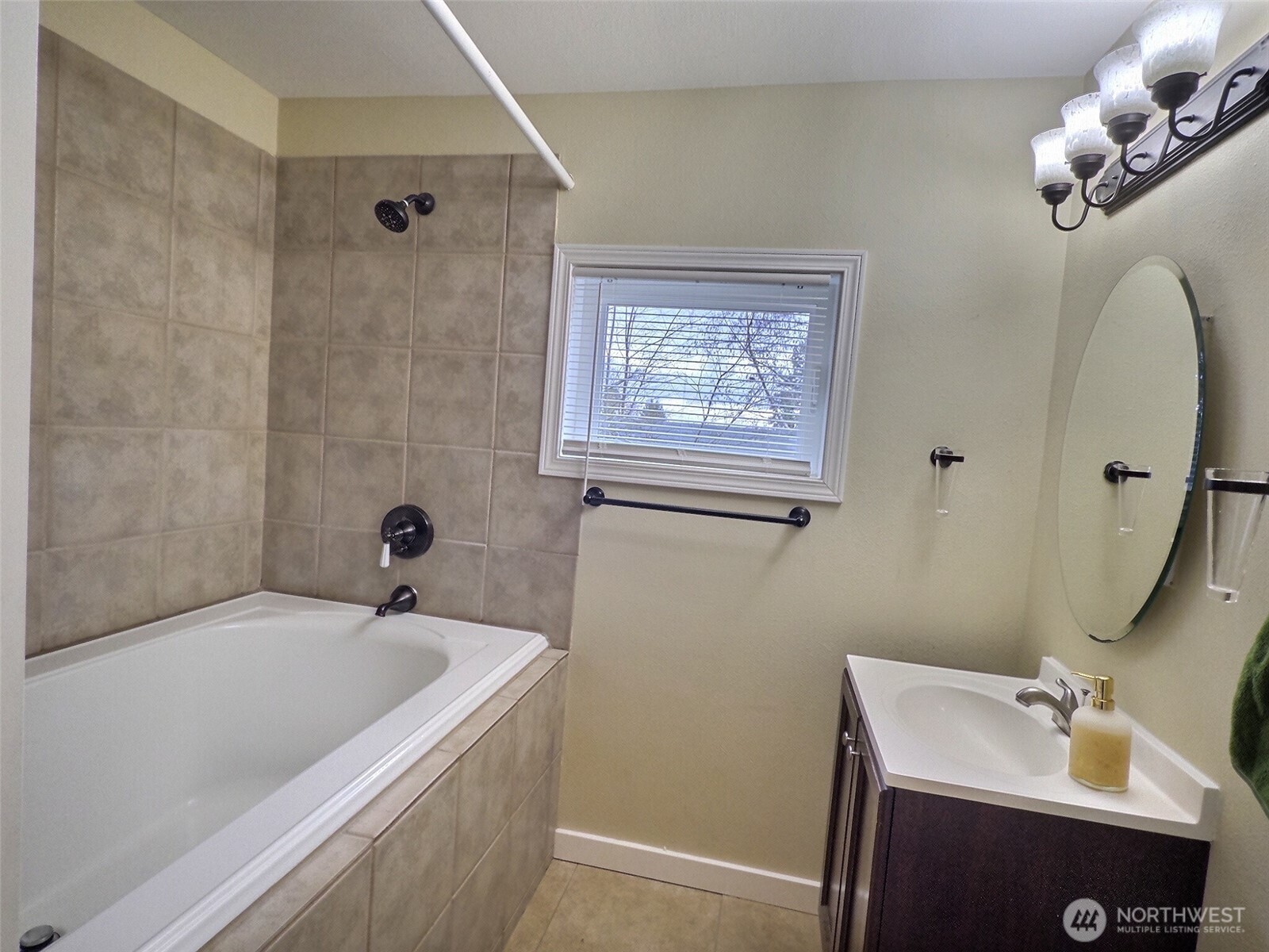 9827 8th Avenue NE, Seattle, WA 98115