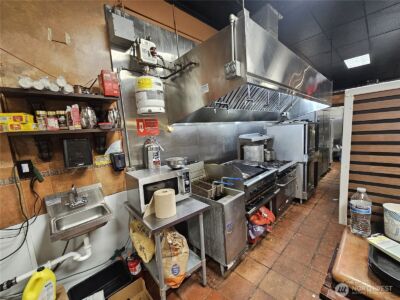 22026 BO Undisclosed , Seattle, WA 98103 - Photo 2