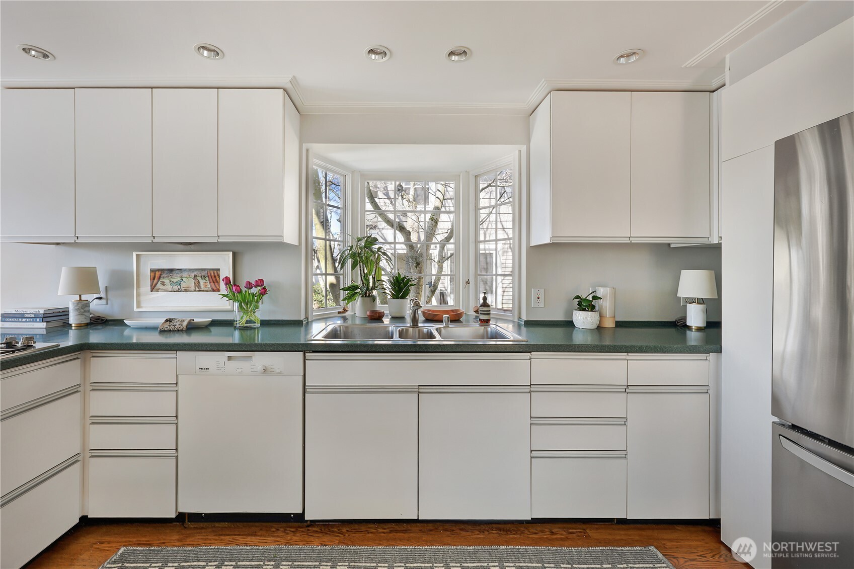 901 11th Avenue E, Seattle, WA 98102