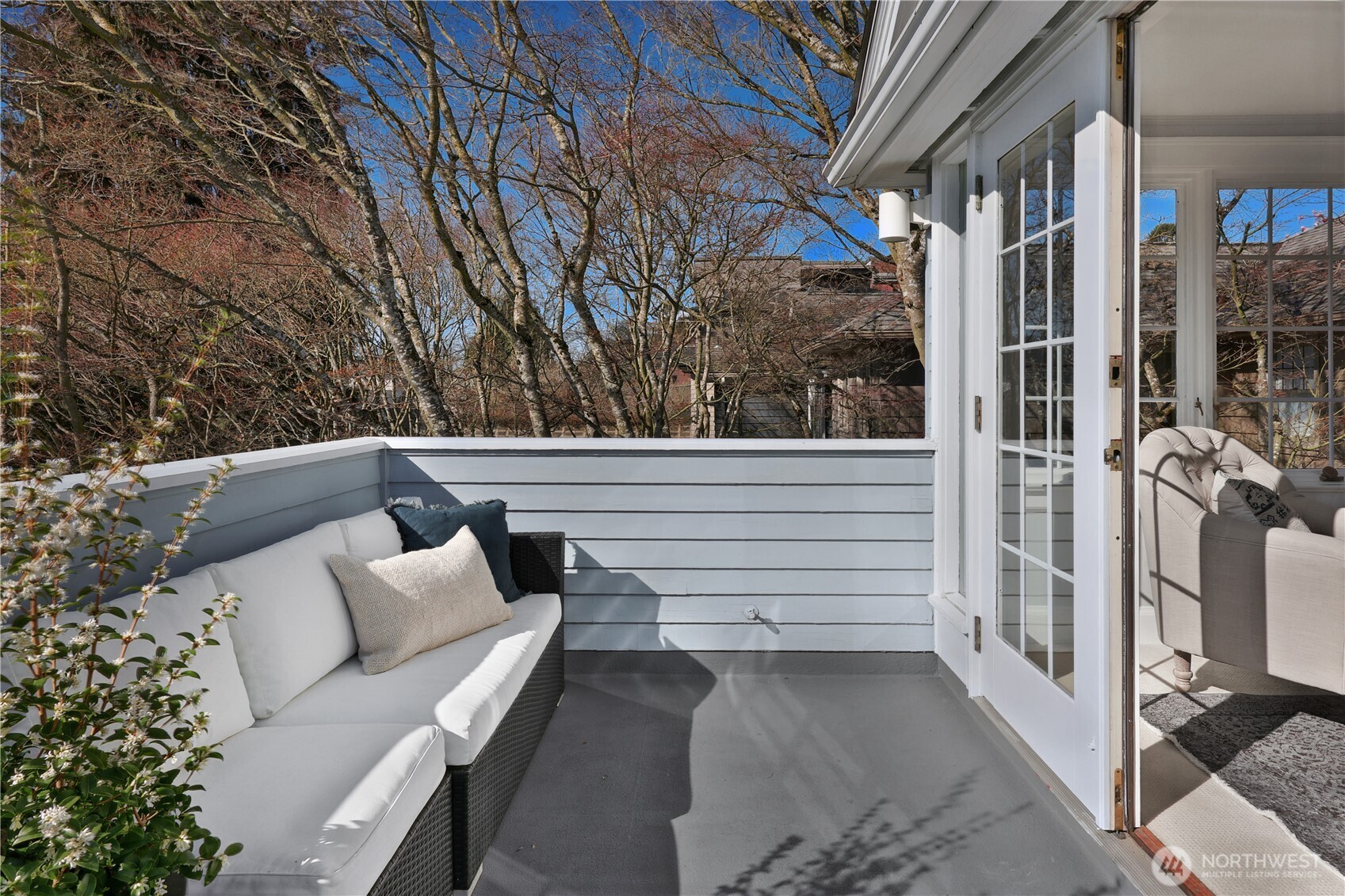 901 11th Avenue E, Seattle, WA 98102