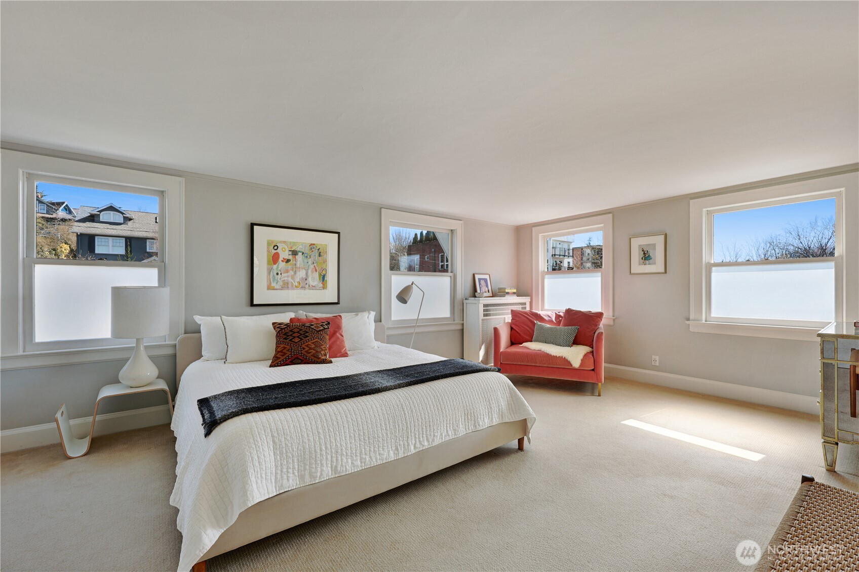 901 11th Avenue E, Seattle, WA 98102