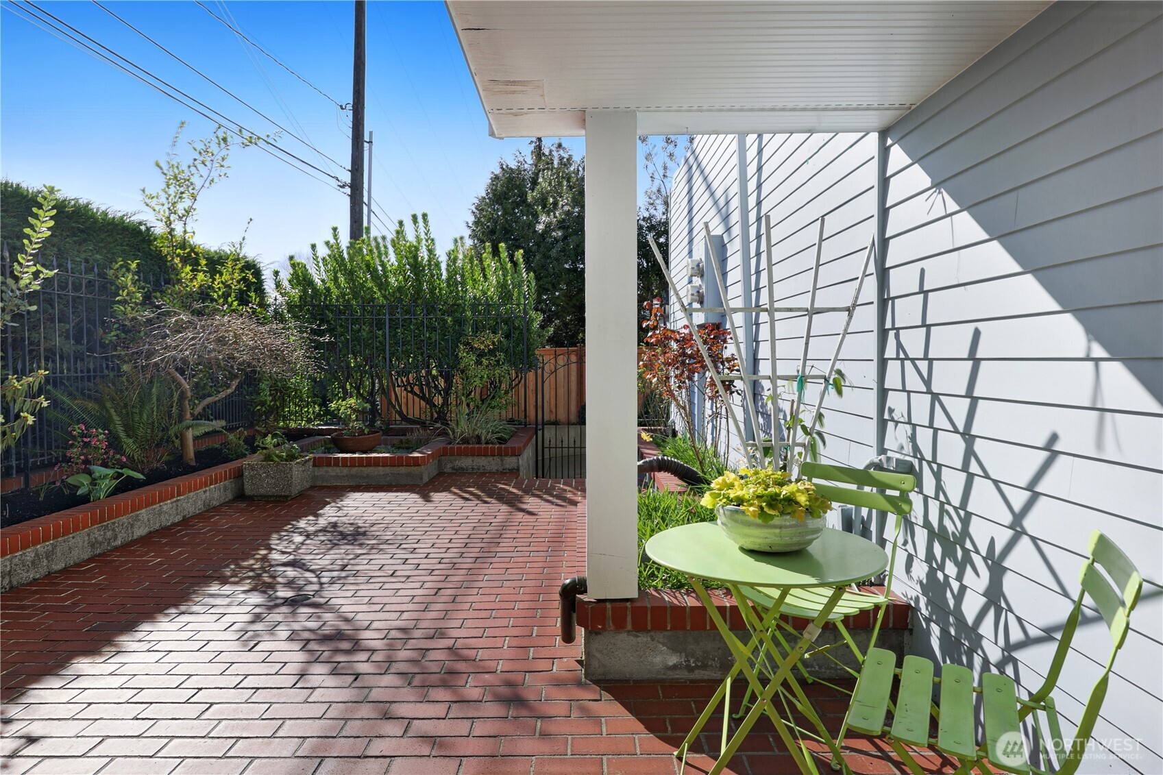 901 11th Avenue E, Seattle, WA 98102