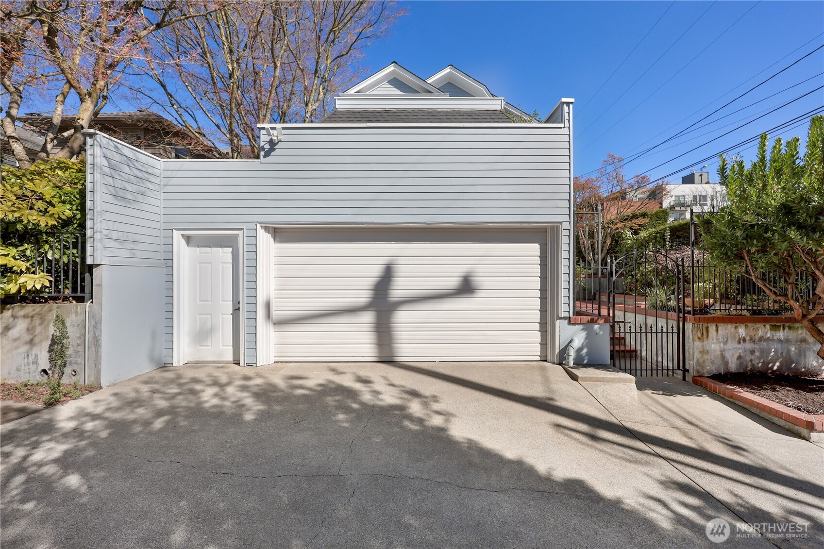 901 11th Avenue E, Seattle, WA 98102