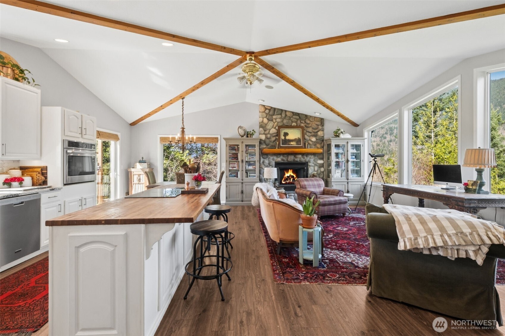 32707 349 Way SE, Ravensdale, WA 98051-9543