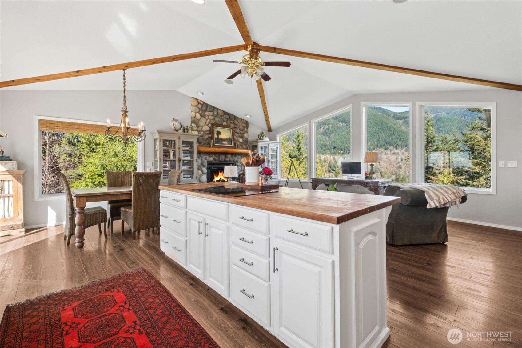 32707 349 Way SE, Ravensdale, WA 98051-9543