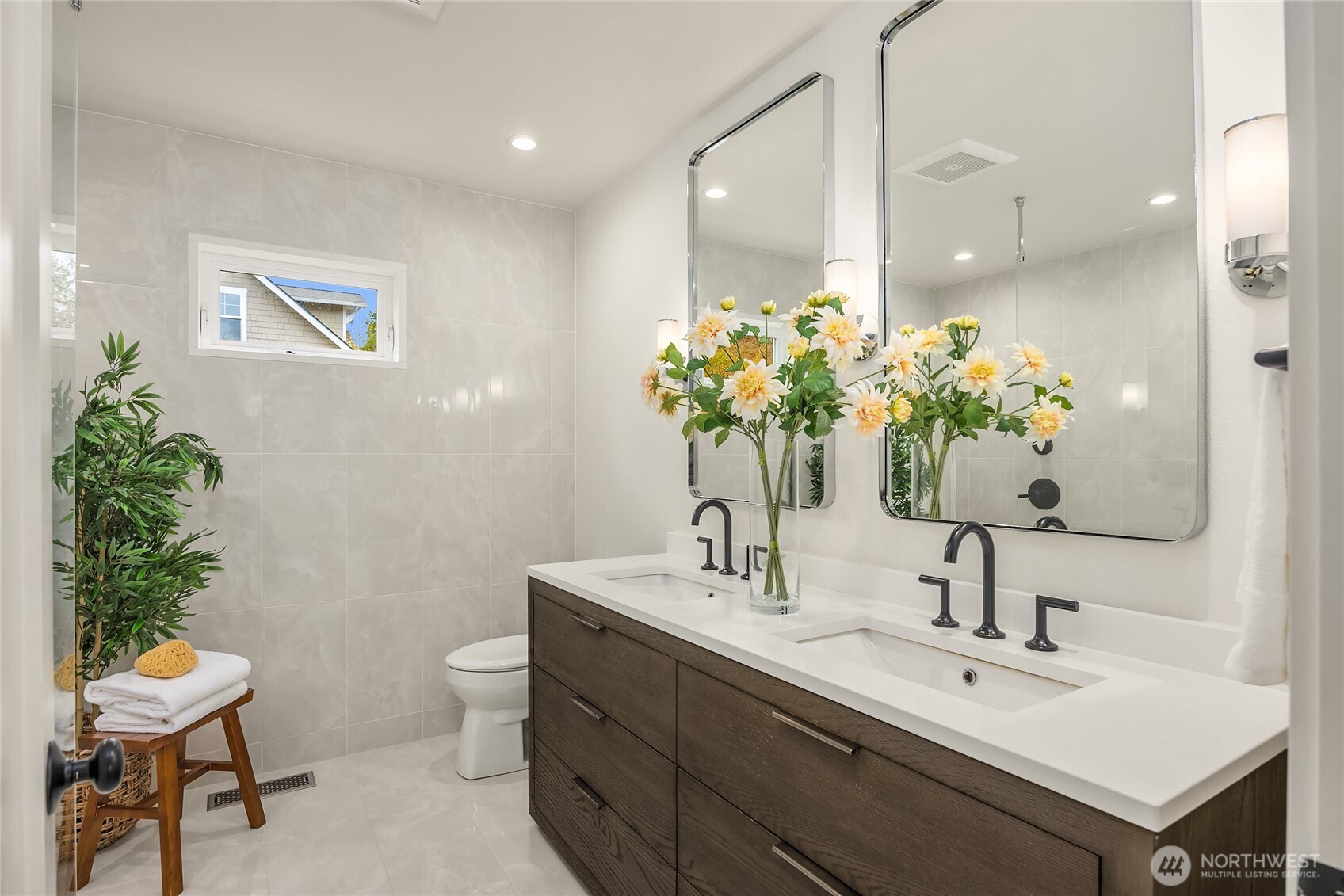 757 Village Circle NW, Bainbridge Island, WA 98110-1886