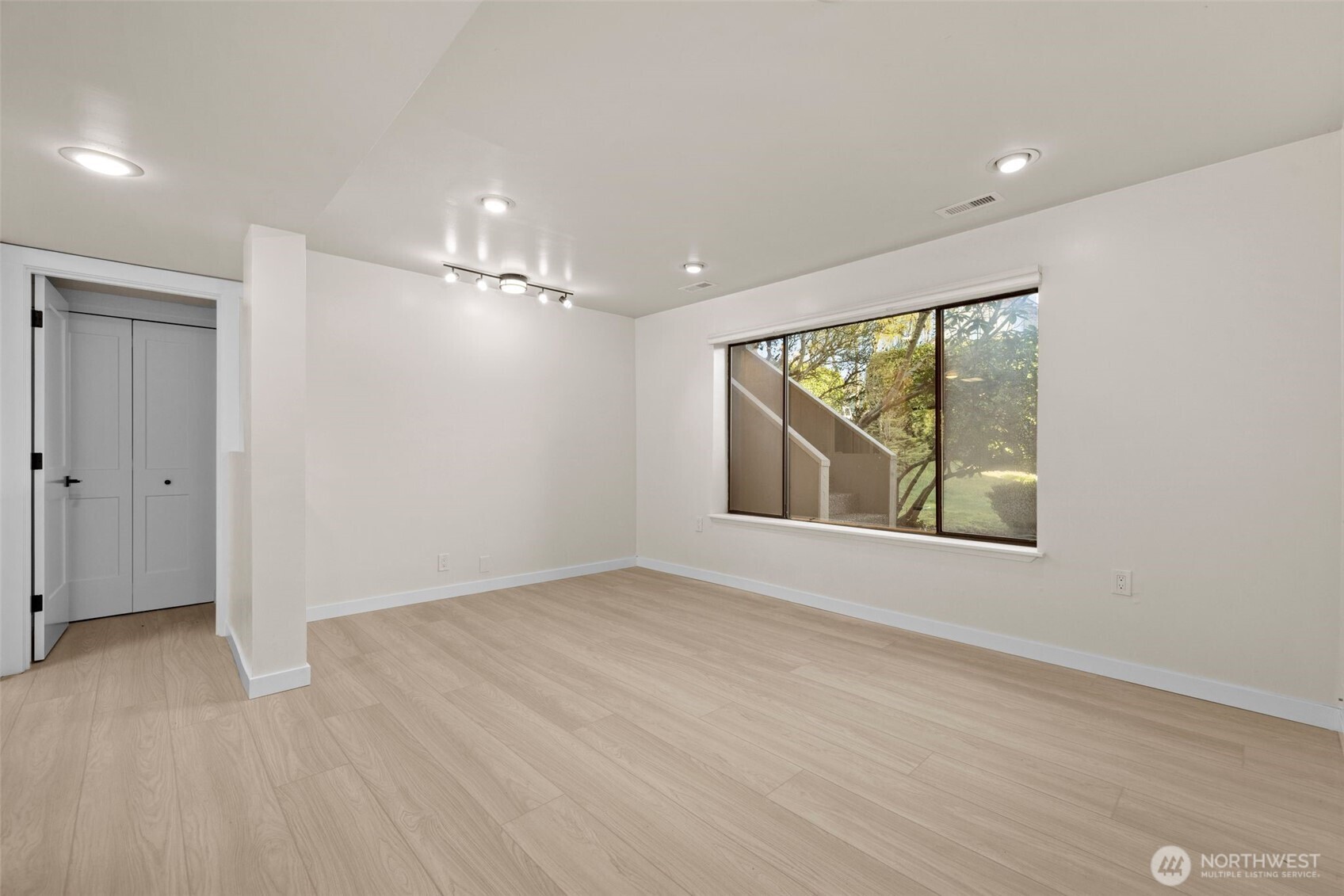 917 N 100th Street , Seattle, WA 98133