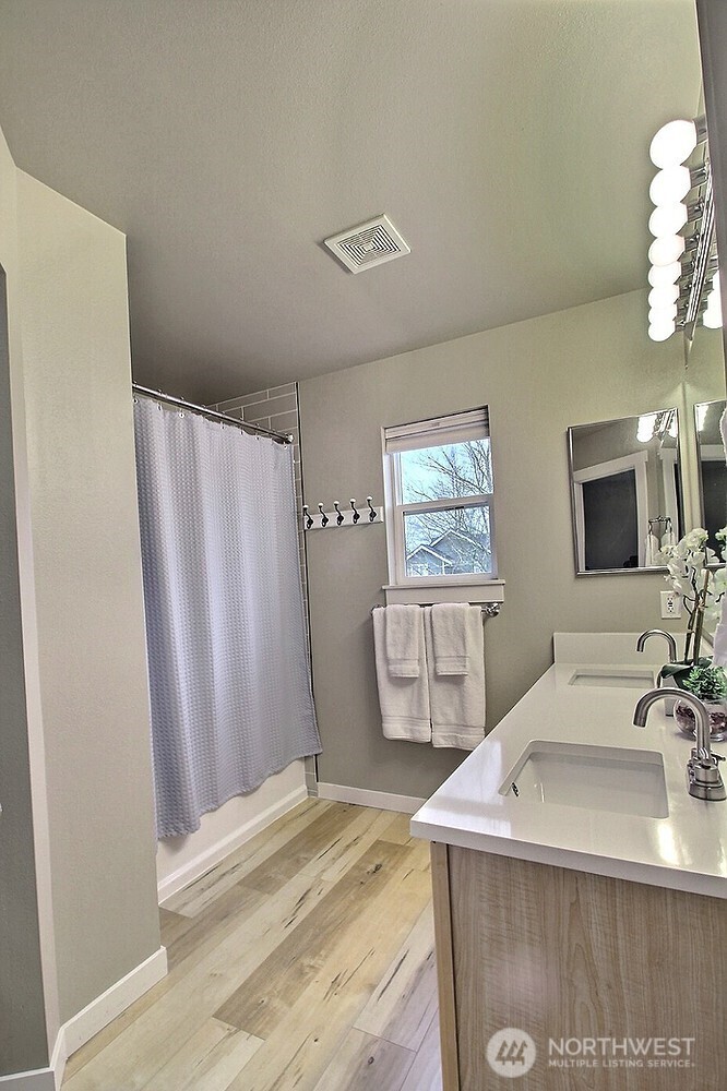 34702 SE Kinsey Street , Snoqualmie, WA 98065-9377