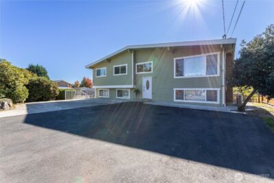 3905 NE 6th Street , Renton, WA 98056 - Photo 2
