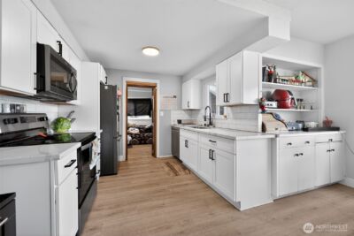 705 E Dearborn Avenue , Shelton, WA 98584 - Photo 8