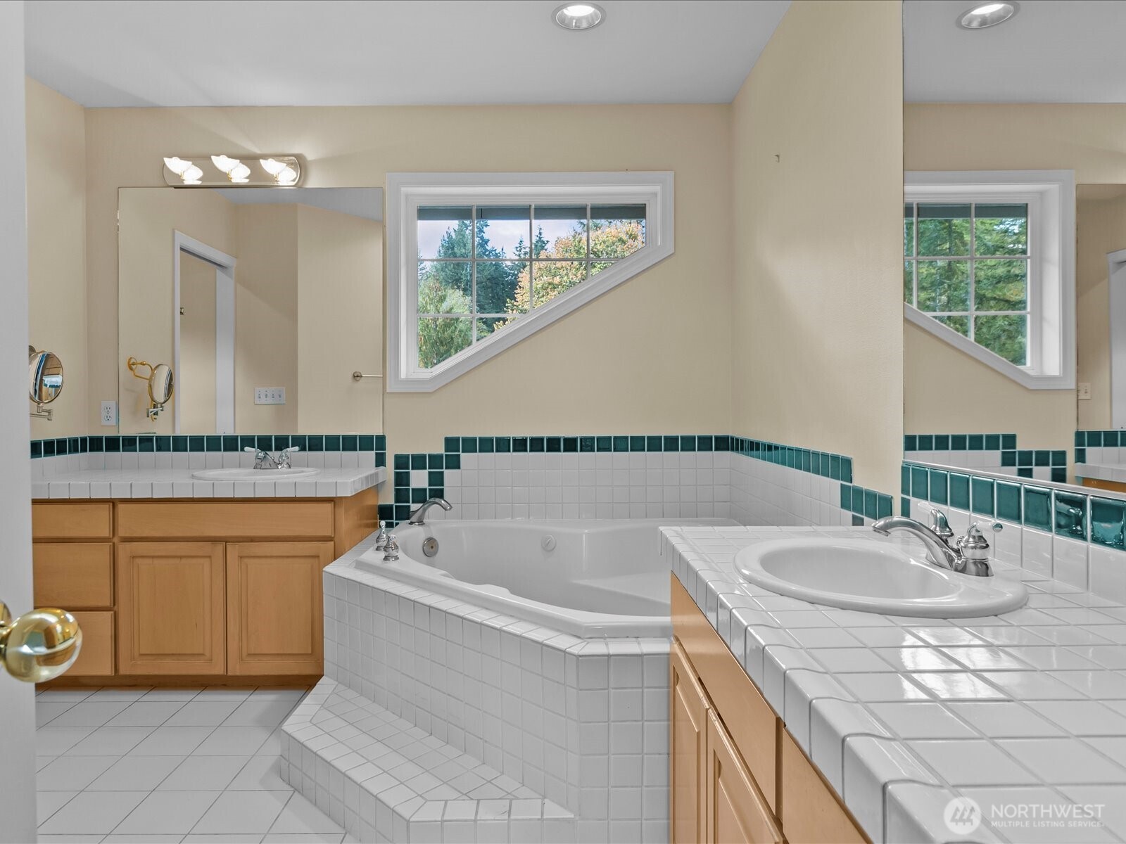 100 E Old Winery Road , Shelton, WA 98584-8828