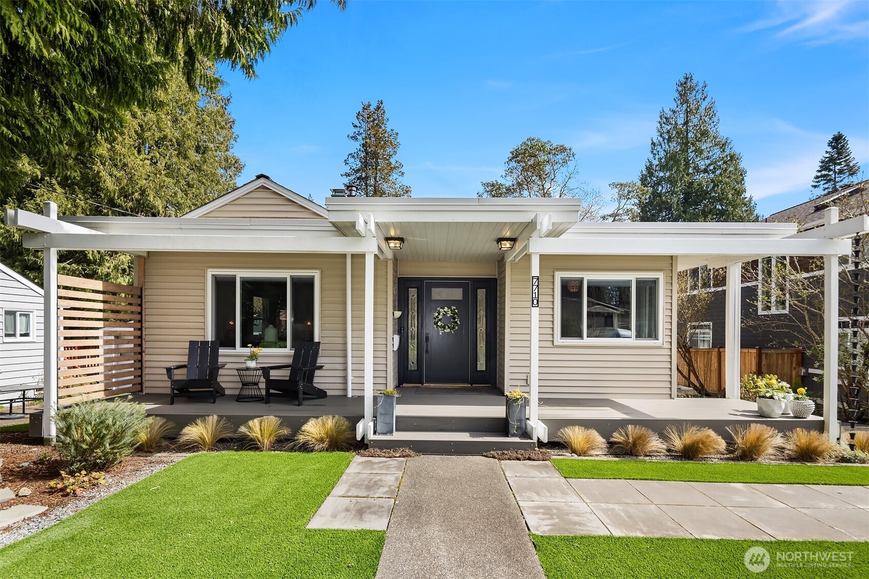 7710 32nd Avenue NE, Seattle, WA 98115-4738