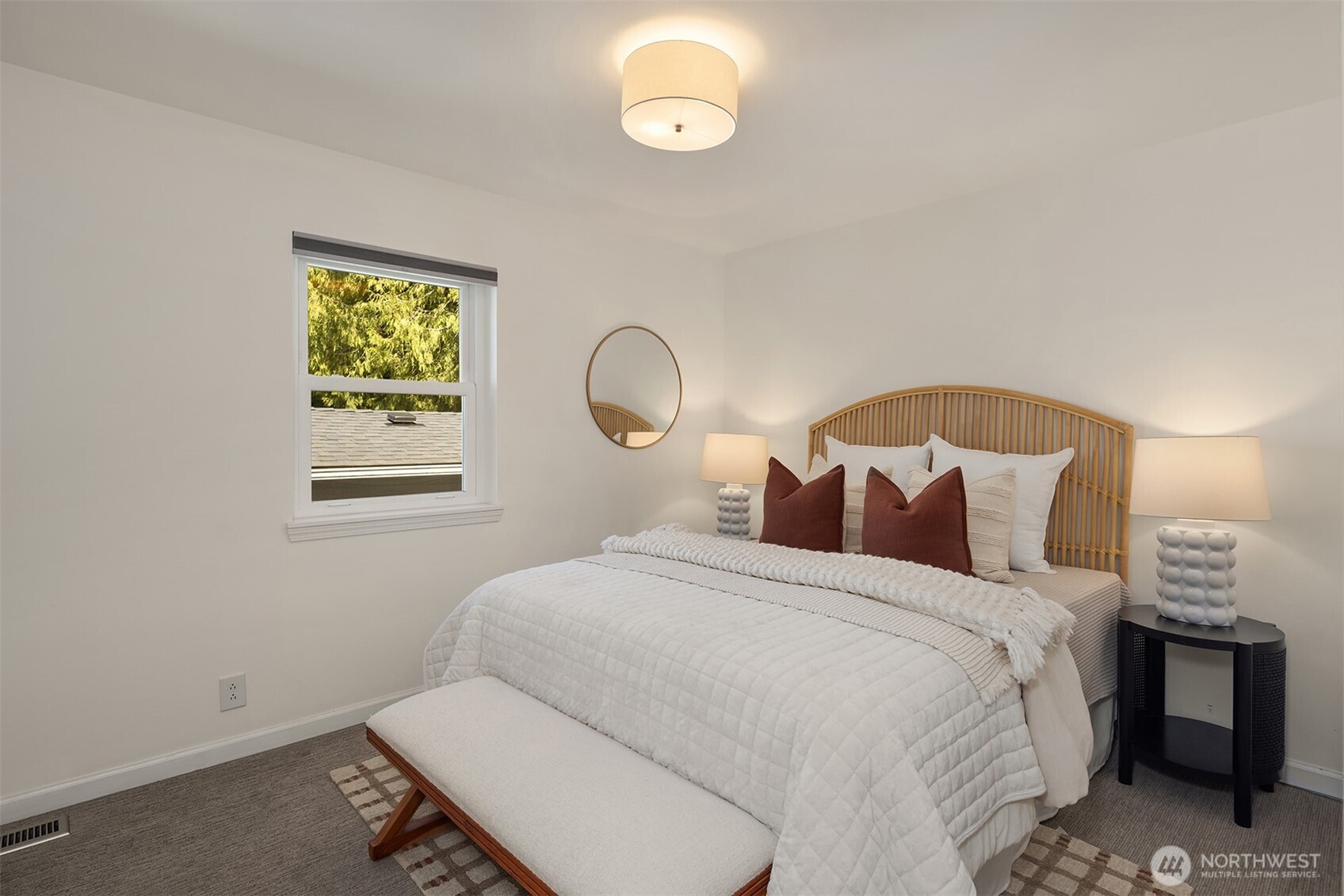 7710 32nd Avenue NE, Seattle, WA 98115-4738