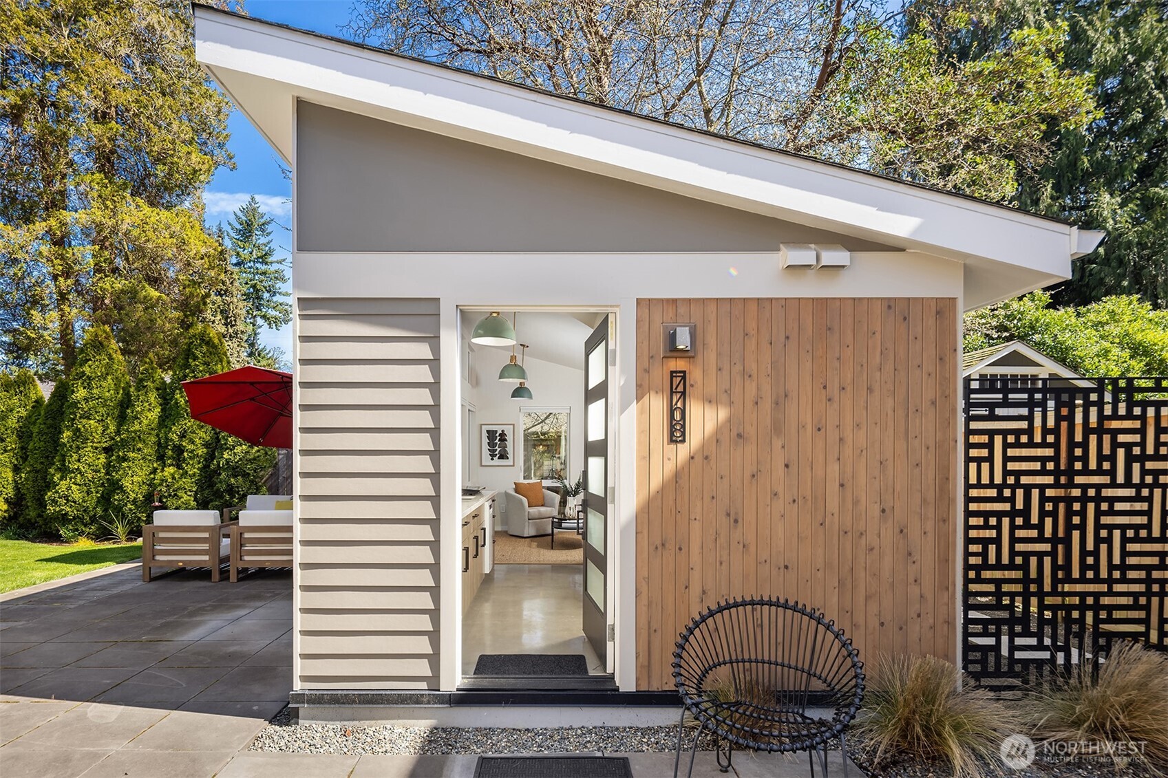 7710 32nd Avenue NE, Seattle, WA 98115-4738