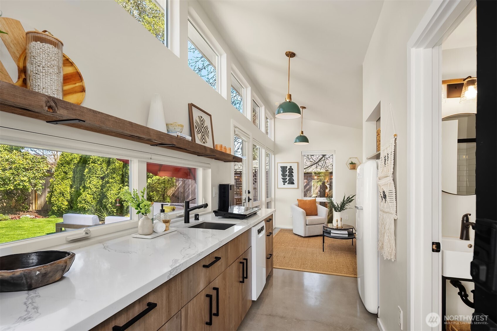 7710 32nd Avenue NE, Seattle, WA 98115-4738