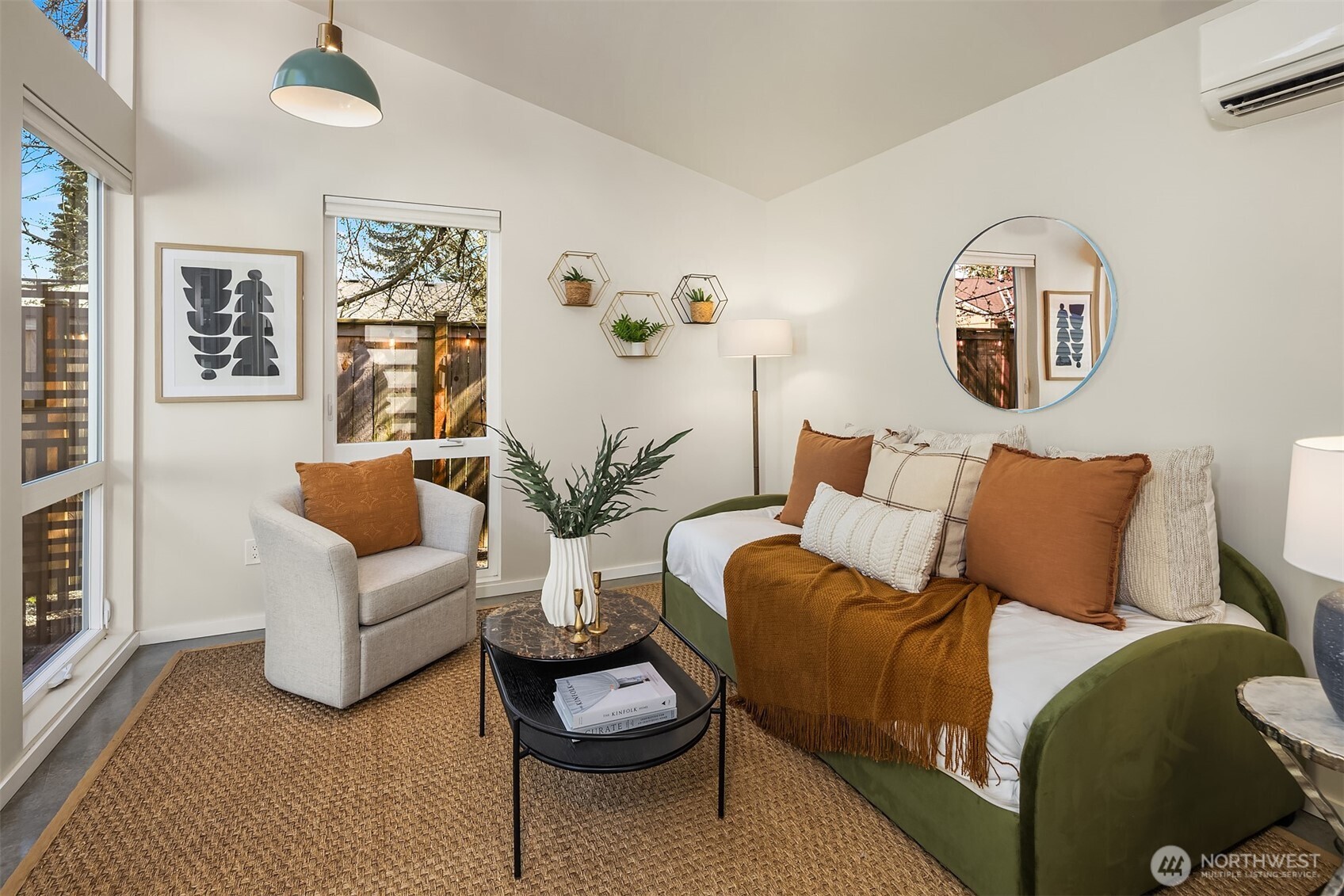 7710 32nd Avenue NE, Seattle, WA 98115-4738