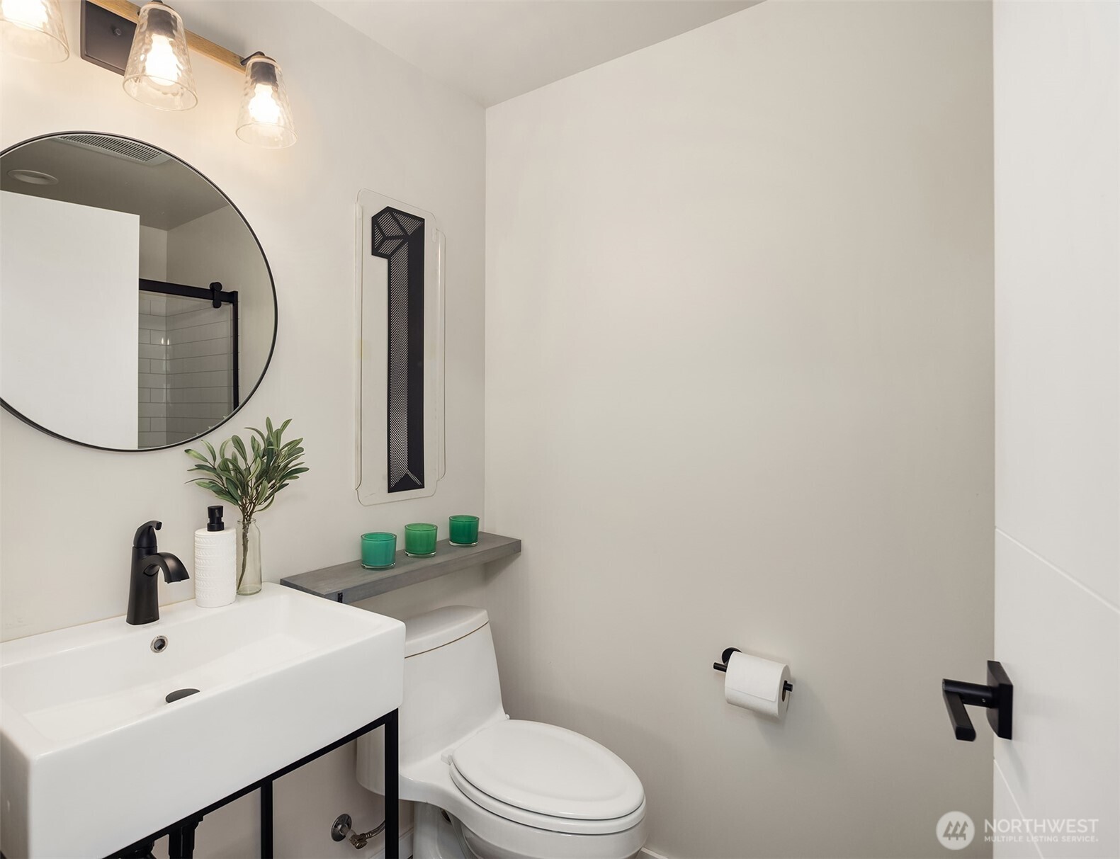 7710 32nd Avenue NE, Seattle, WA 98115-4738