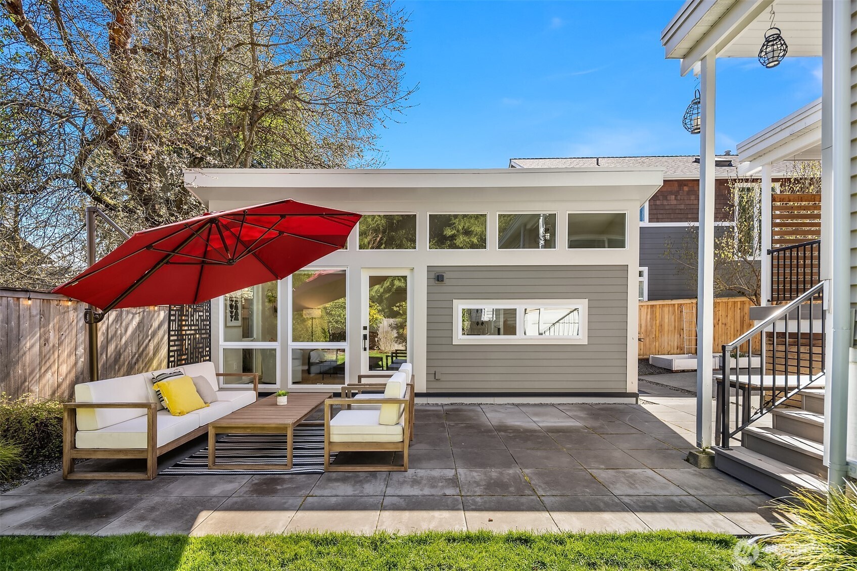 7710 32nd Avenue NE, Seattle, WA 98115-4738