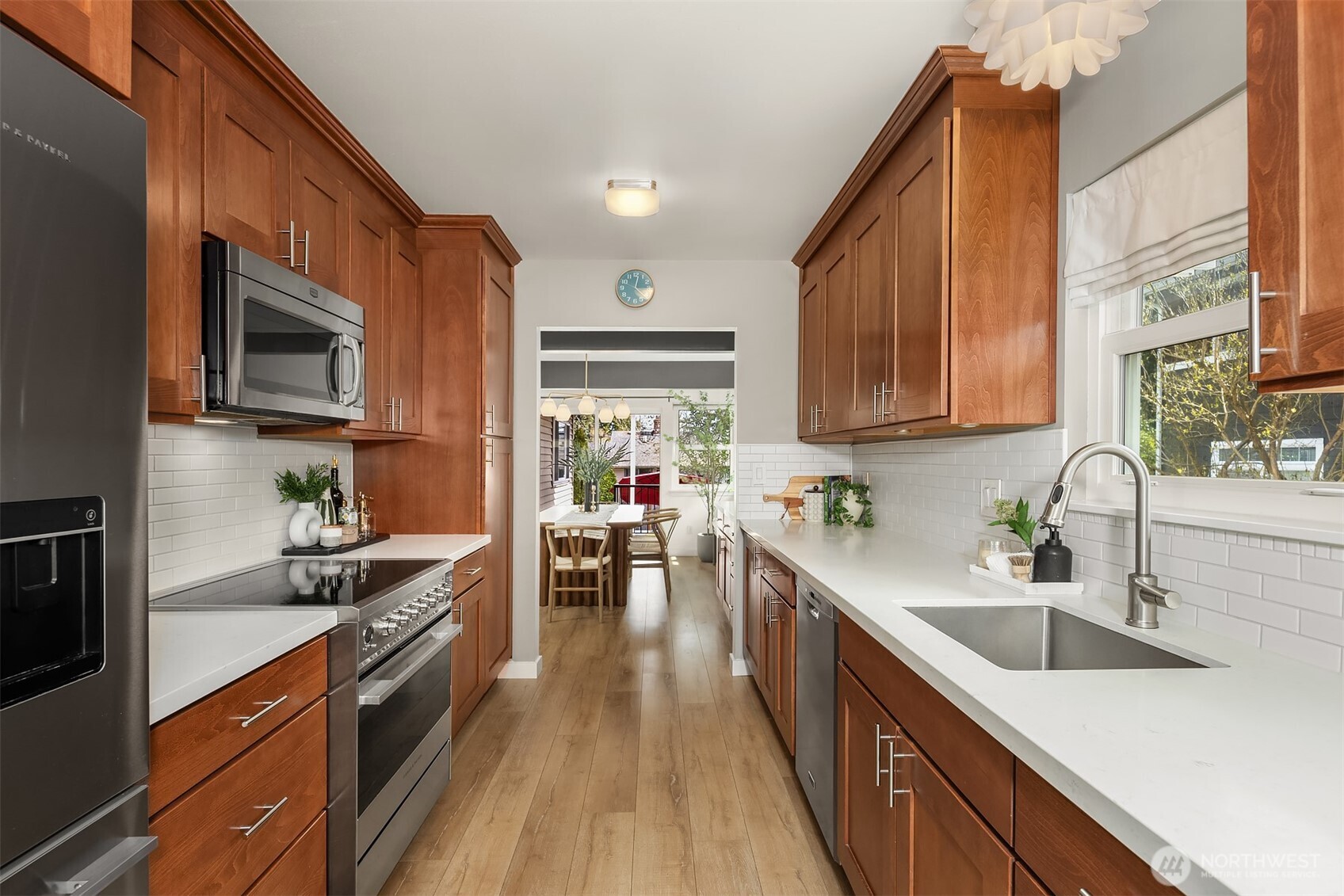 7710 32nd Avenue NE, Seattle, WA 98115-4738